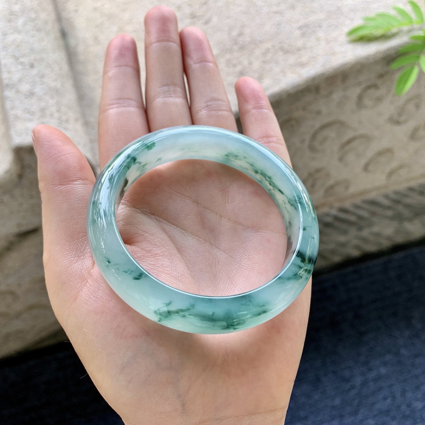 正圈54 55 圈口55.8/13.5/8 编码WW092540 冰糯飘花，水润，种老，细腻，无裂