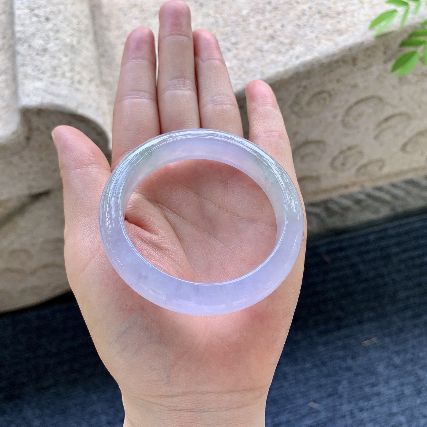 正圈50 51 圈口51.2/11.5/7.8 编码BA093064 冰糯，水润，种老，细腻，打灯有纹线