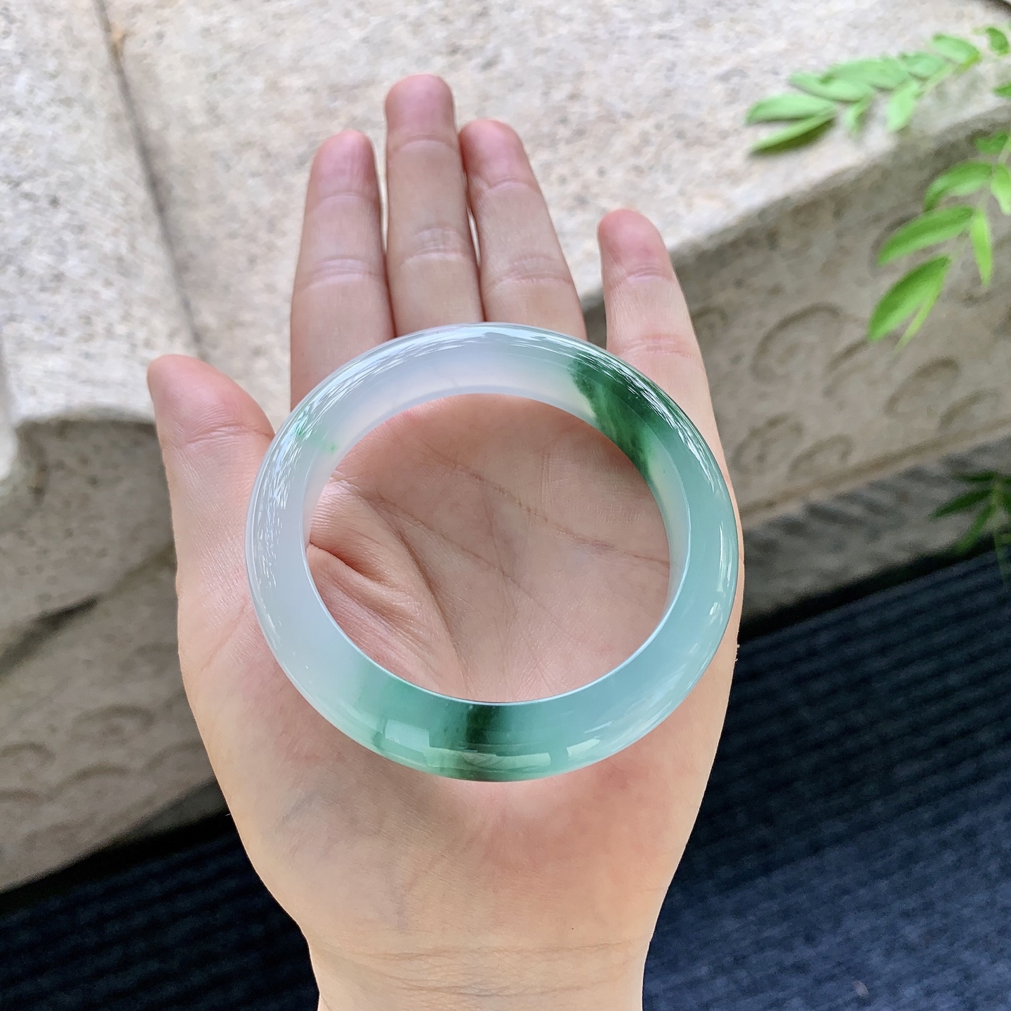 正圈51 52 圈口52.4/12.1/8.6 编码WW082981 冰飘绿，清透，水润，种老，细腻，打灯有棉线