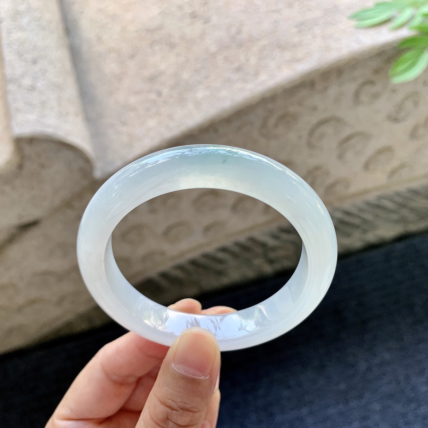 正圈52 53 圈口53/11.6/8.1 编码DZ093008 糯冰飘花，水润，种老，细腻，内侧有棉纹