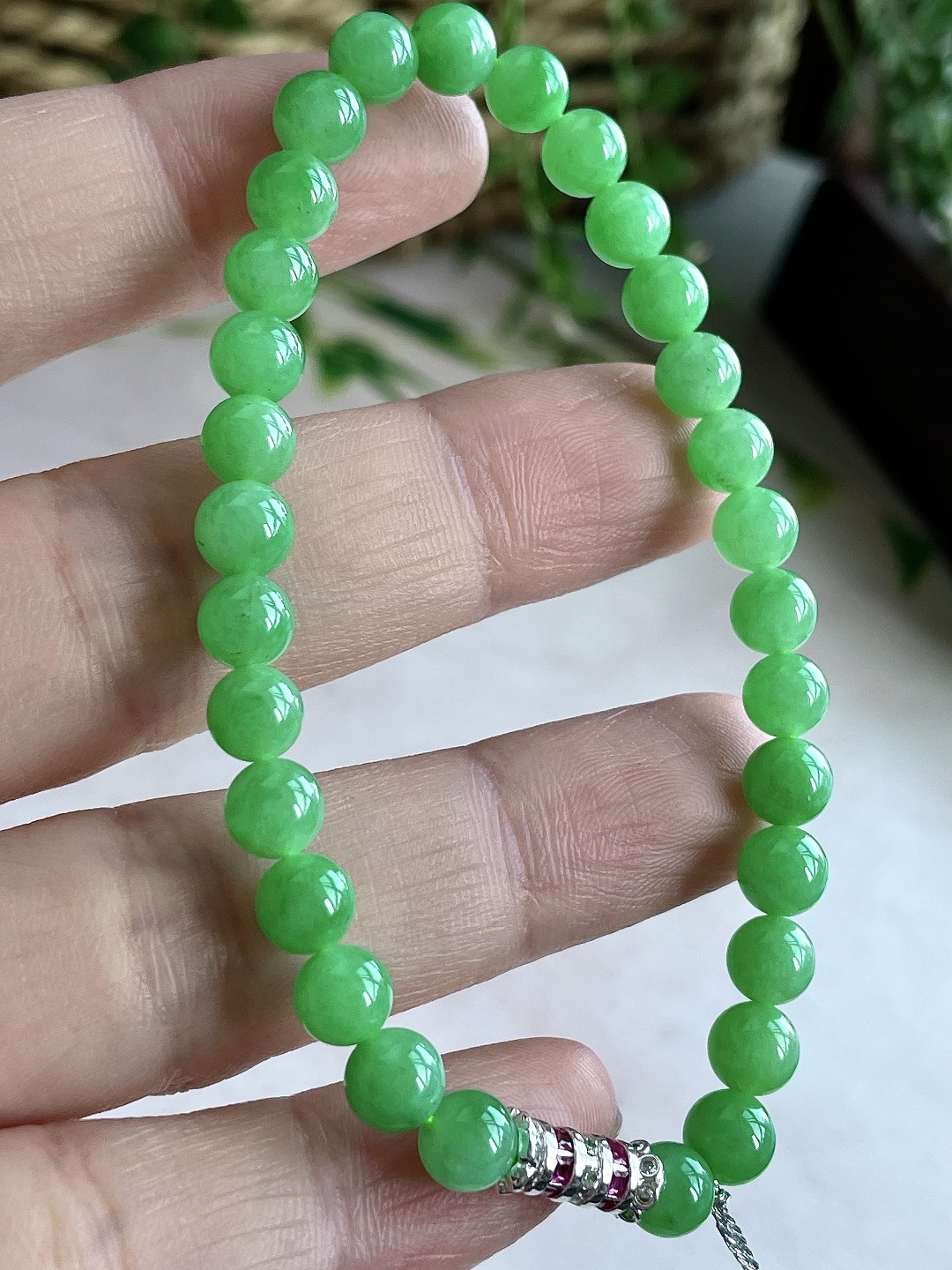 【珠子】阳绿手链圆珠珠子手链 【说明】缅甸 性比高 【尺寸】6mm 【重量】11.2克