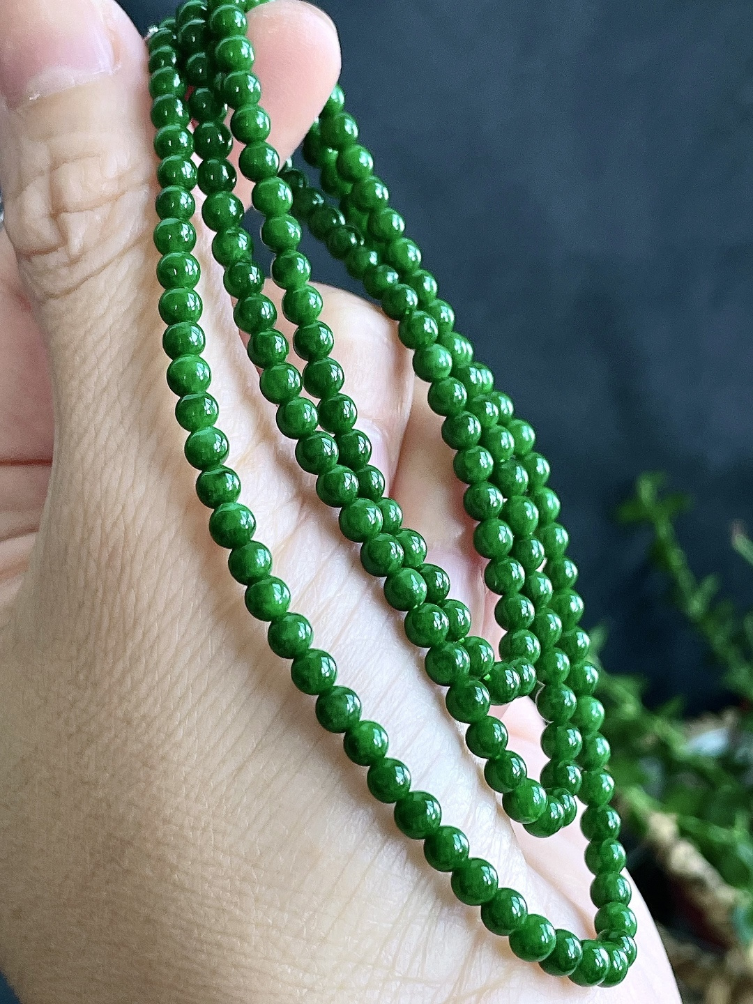 【珠子】冰辣绿珠链圆珠珠子珠链 【说明】 性比高 【尺寸】3.8mm，31cm 【重量】17.5克