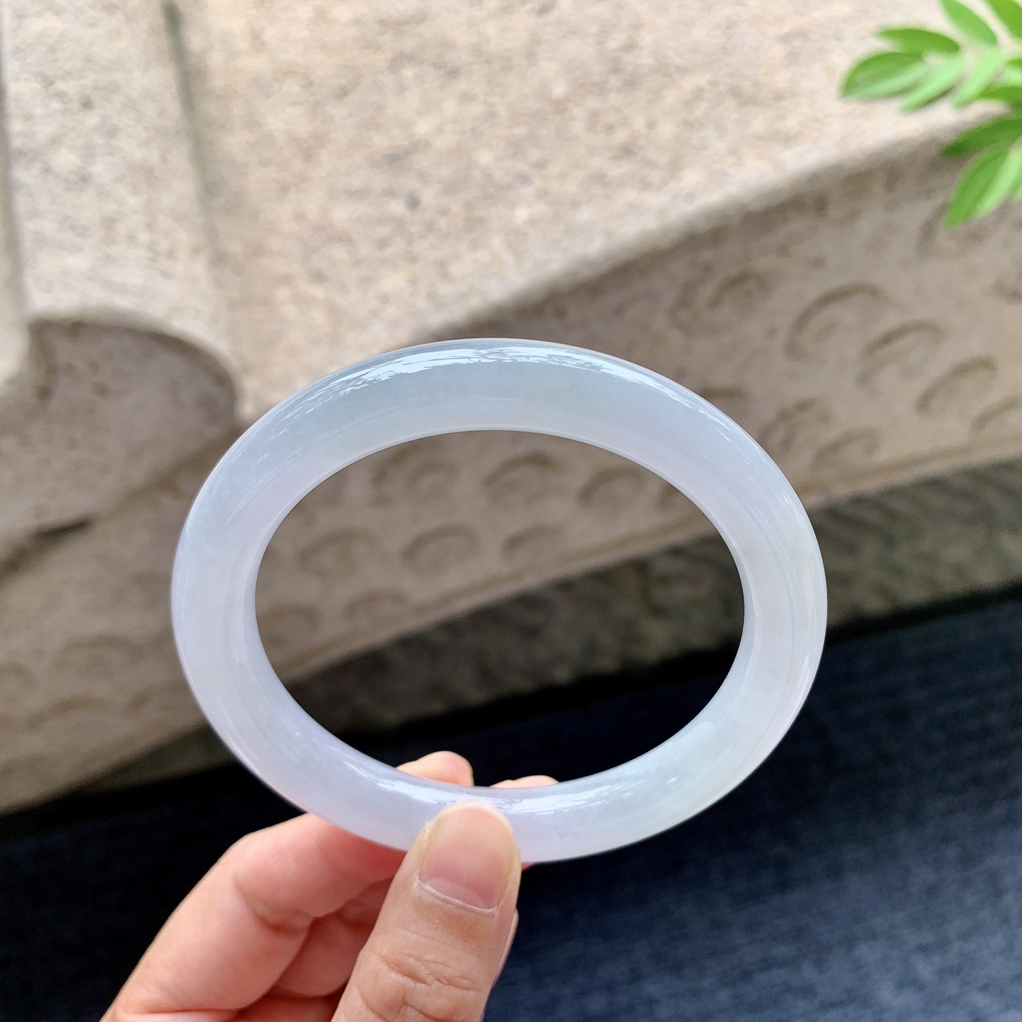 圆条59 60 【圈口】60/10.2/9.4 【编码】AD092440 【描述】细糯，水润，种老，细腻，打灯有絮线