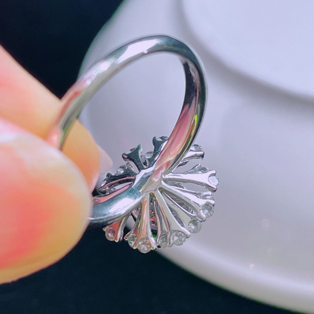 冰绿戒指，18k镶嵌，老种起光，细底通透，尺寸：裸石8/6.8/2.4mm0930