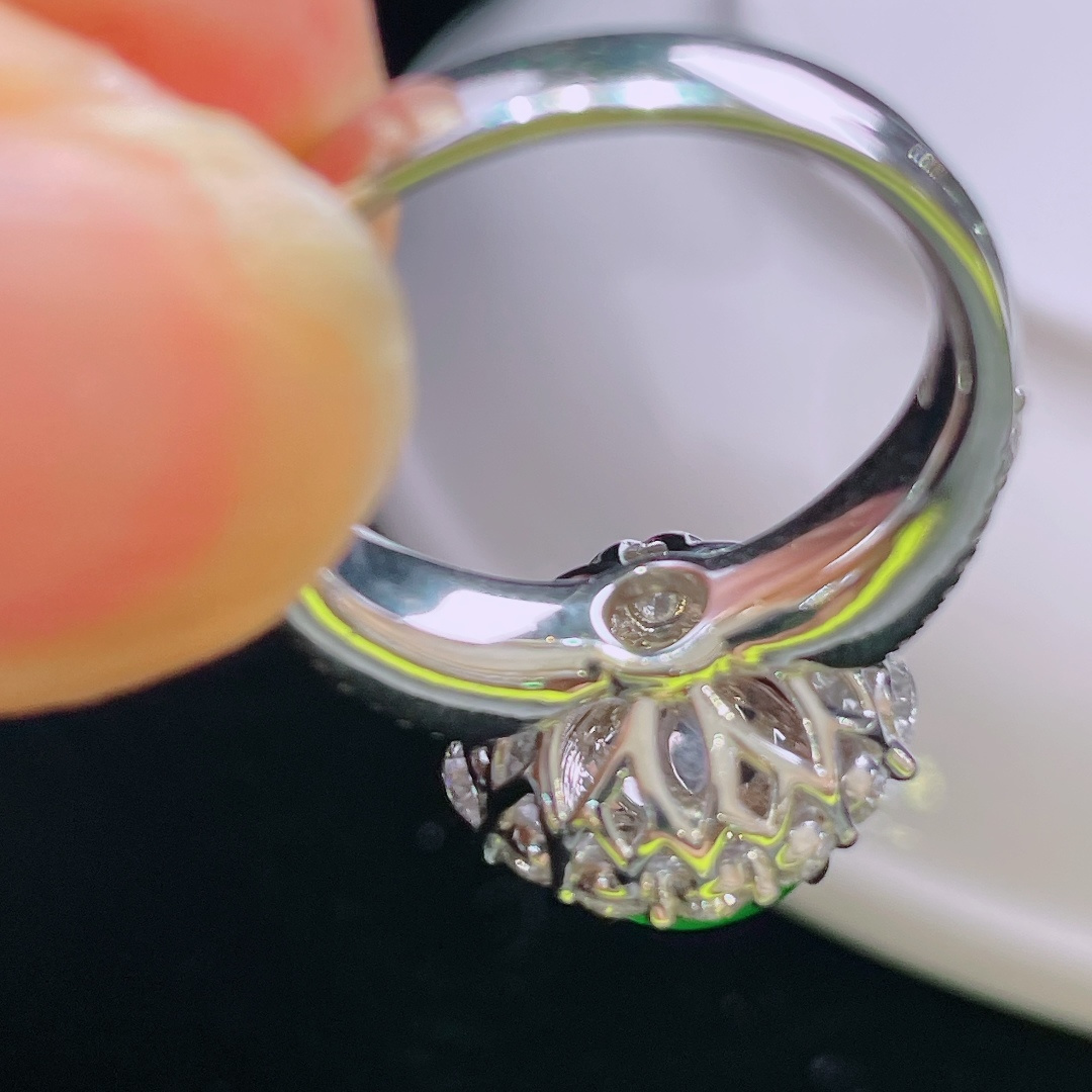 冰绿戒指，18k镶嵌，老种起光，细底通透，尺寸：裸石9.5/9/4.5mm0930