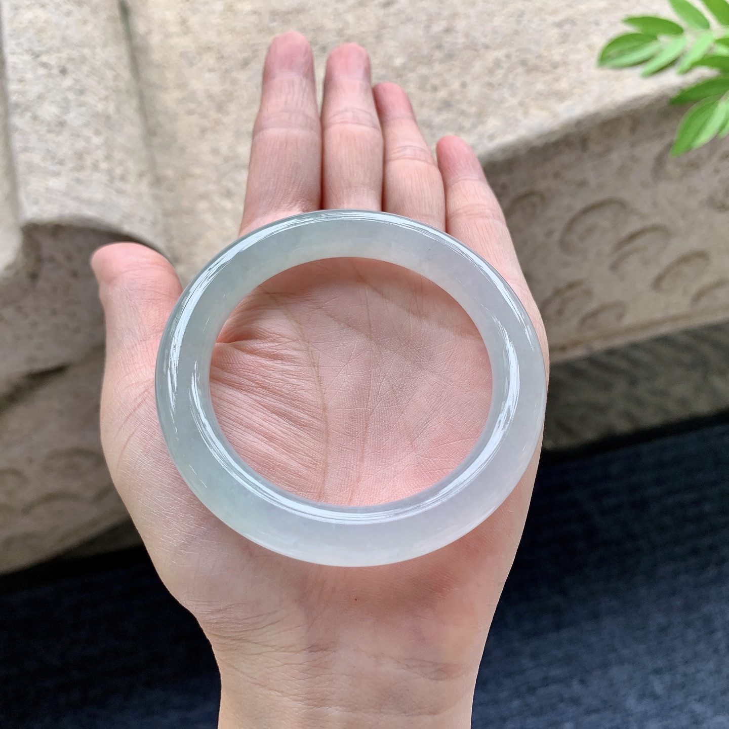 圆条52 53 圈口53.2/9.7/9.6 编码AD092417 糯冰底色，水润，种老，细腻，打灯有棉纹