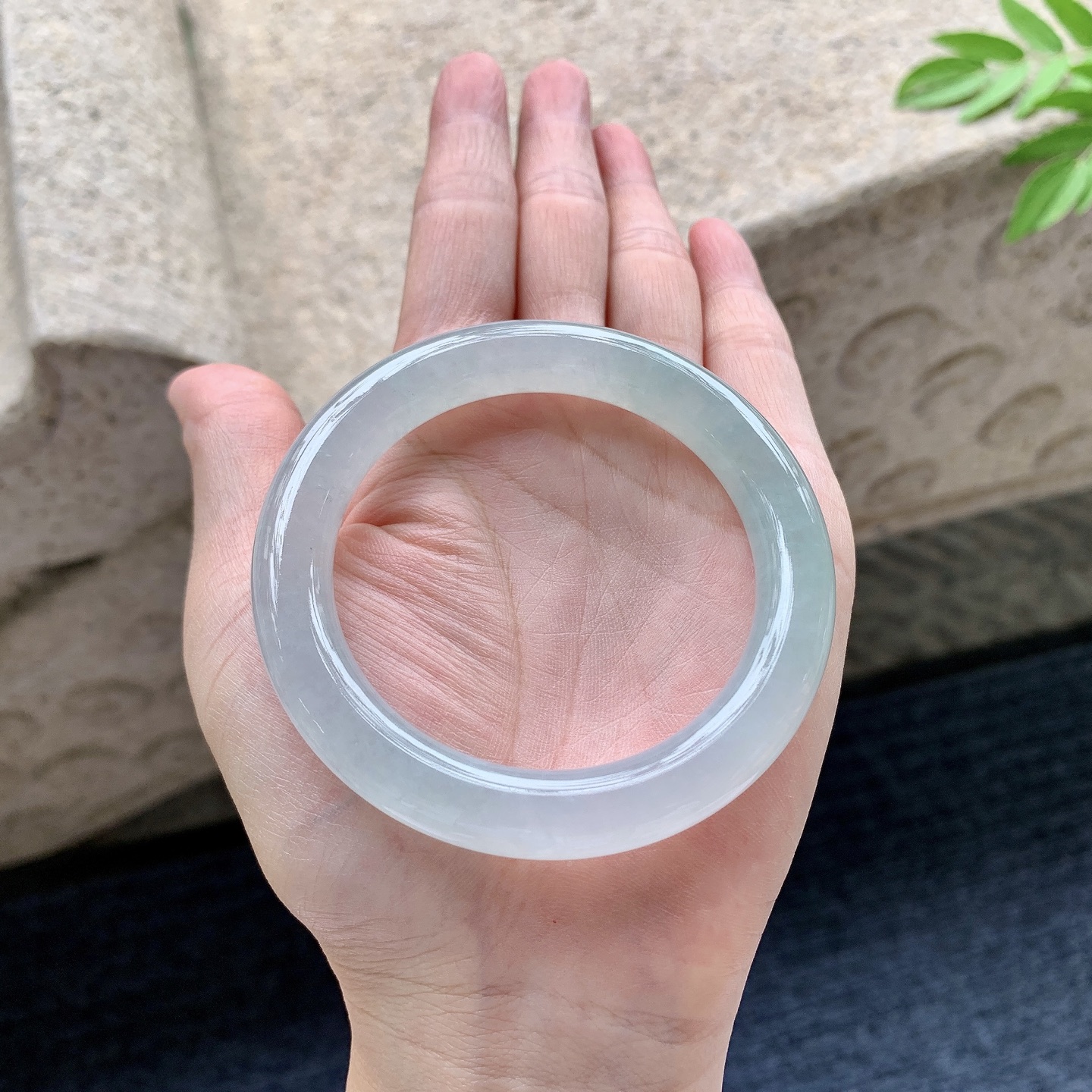 圆条52 53 圈口53.2/9.7/9.6 编码AD092417 糯冰底色，水润，种老，细腻，打灯有棉纹
