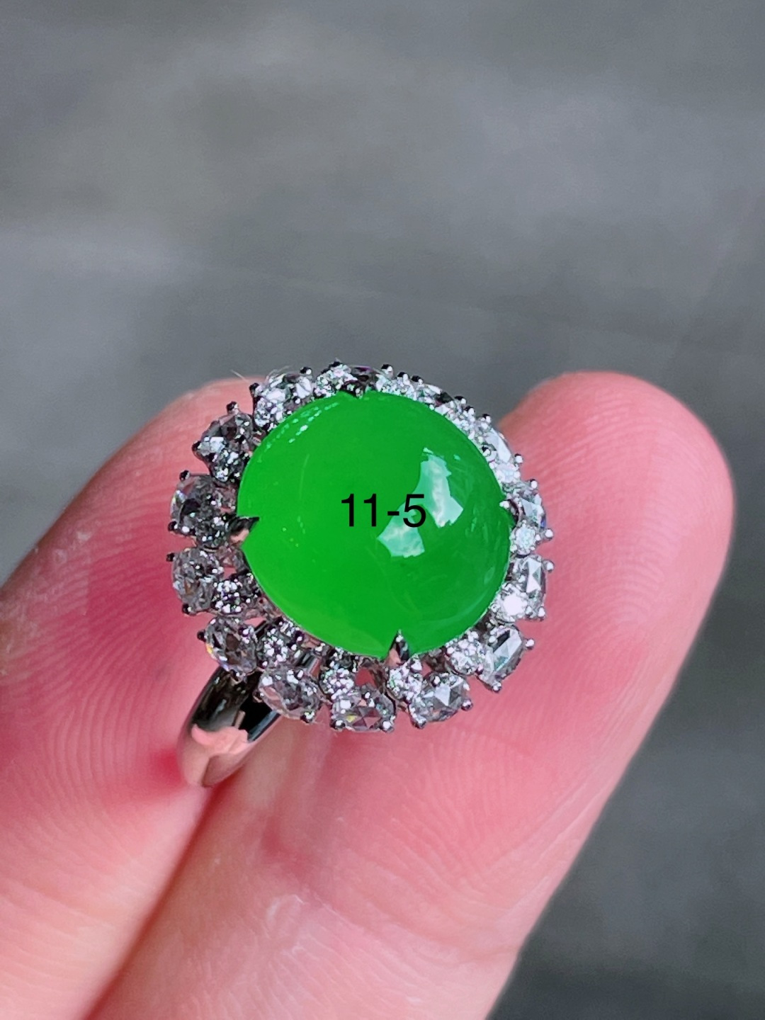 ️高冰绿蛋面戒指 晶莹剔透，新颖时尚，无裂，11-5