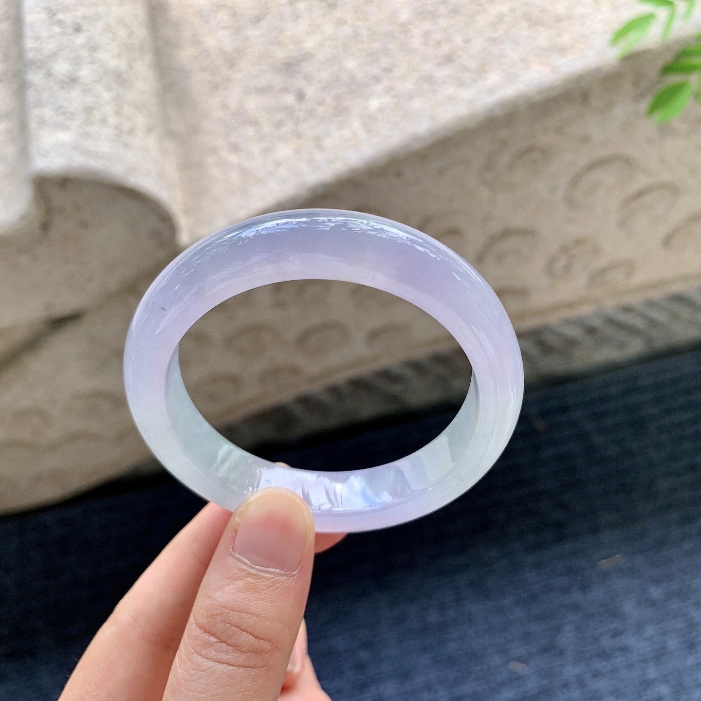 正圈50 51 圈口51.2/11.5/7.8 编码BA093064 冰糯，水润，种老，细腻，打灯有纹线
