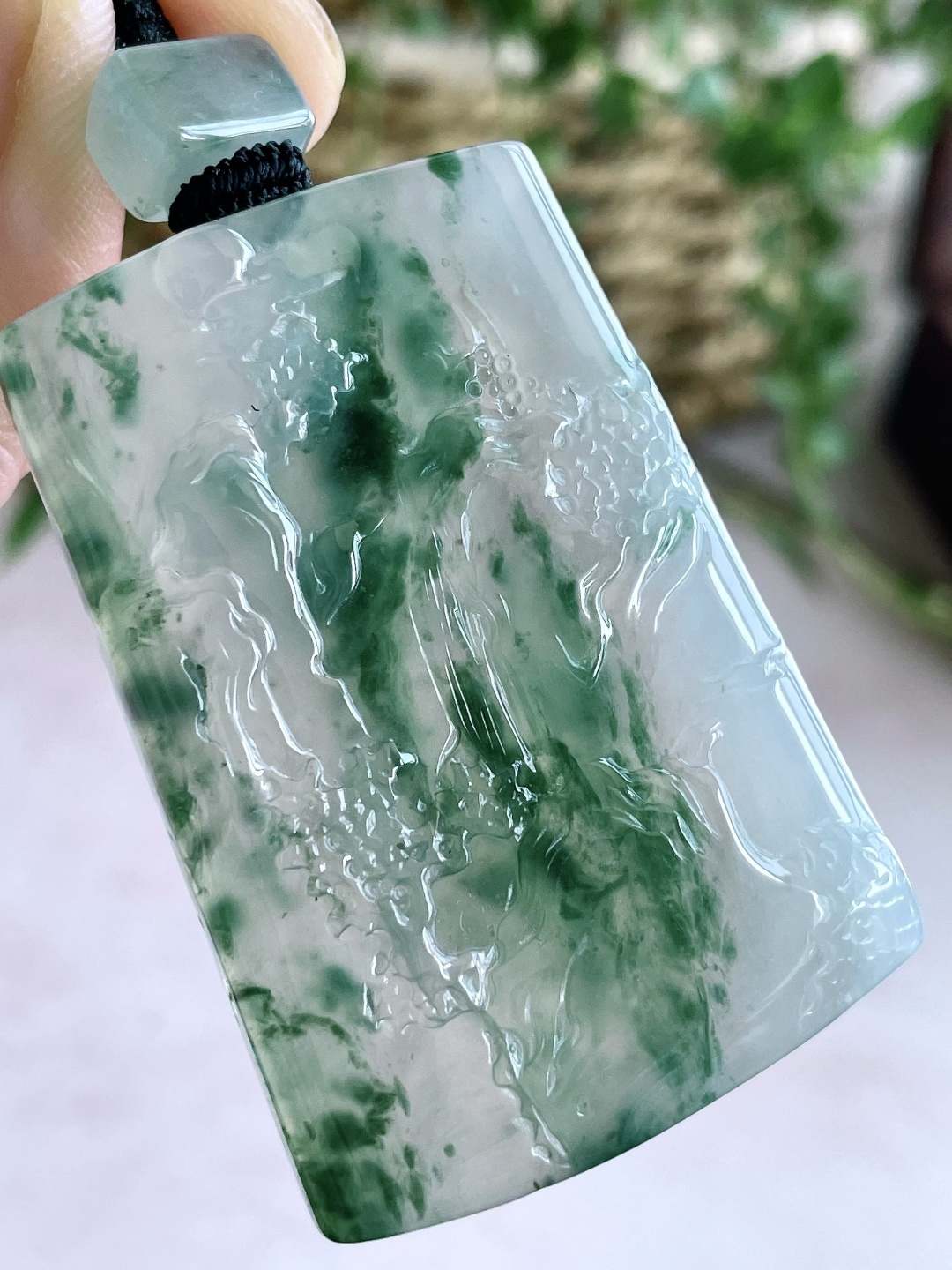 【裸石】飘花山水牌大山水牌吊坠 【说明】缅甸 无裂 性比高 厚装 【尺寸】50.2-35-6.2 【重量】31克