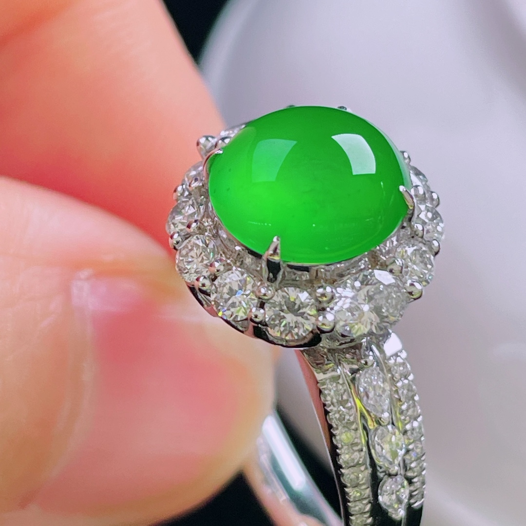 冰绿戒指，18k镶嵌，老种起光，细底通透，尺寸：裸石9.5/9/4.5mm0930