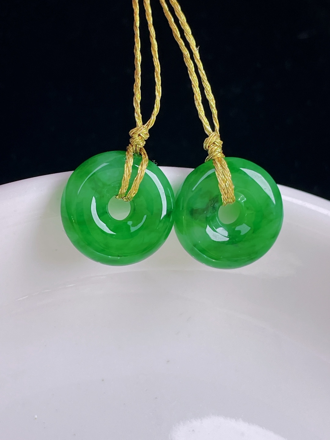️辣绿耳坠，老种起光，细底通透，尺寸：12.6/4mm0930