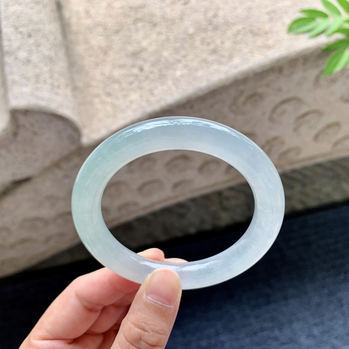 圆条52 53 圈口53.2/9.7/9.6 编码AD092417 糯冰底色，水润，种老，细腻，打灯有棉纹