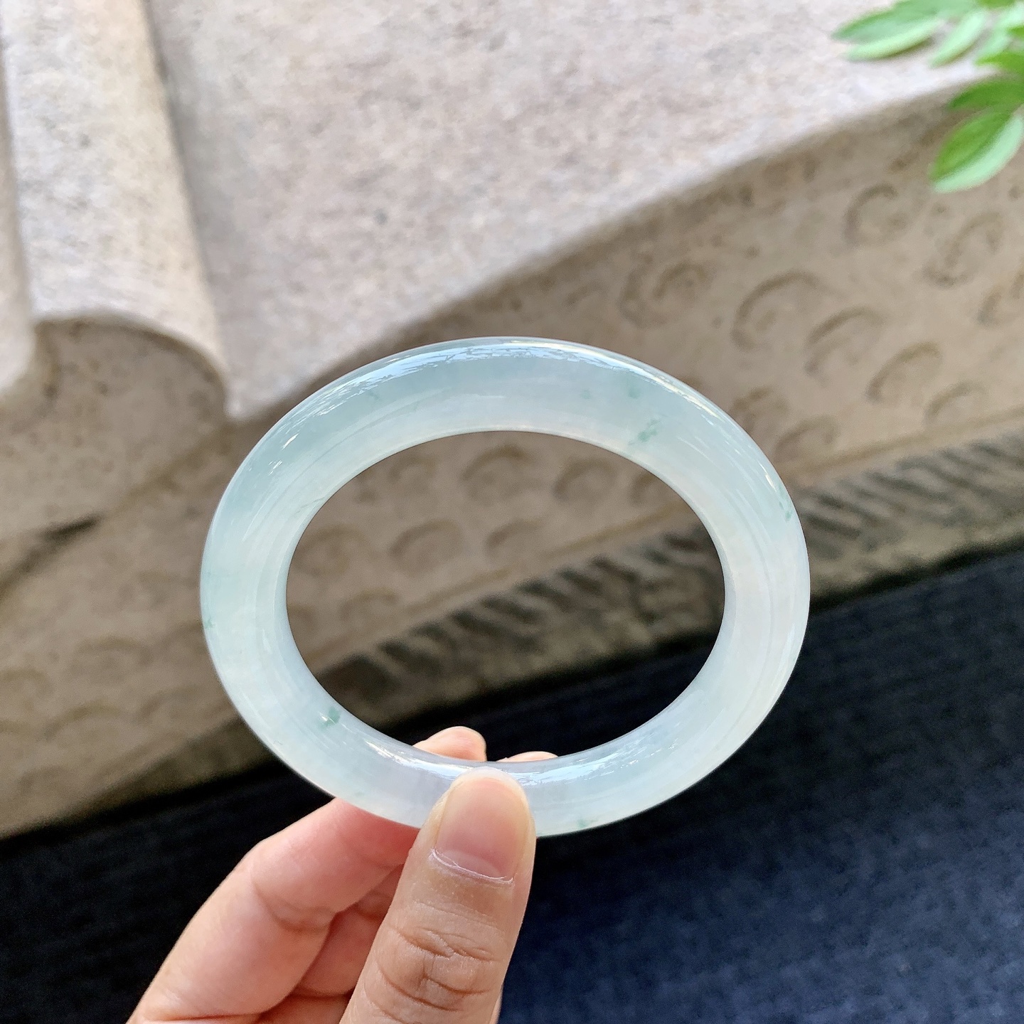圆条54 55 圈口55.2/10.3/10 编码BA093046 冰糯飘花，水润，种老，细腻，打灯有棉线