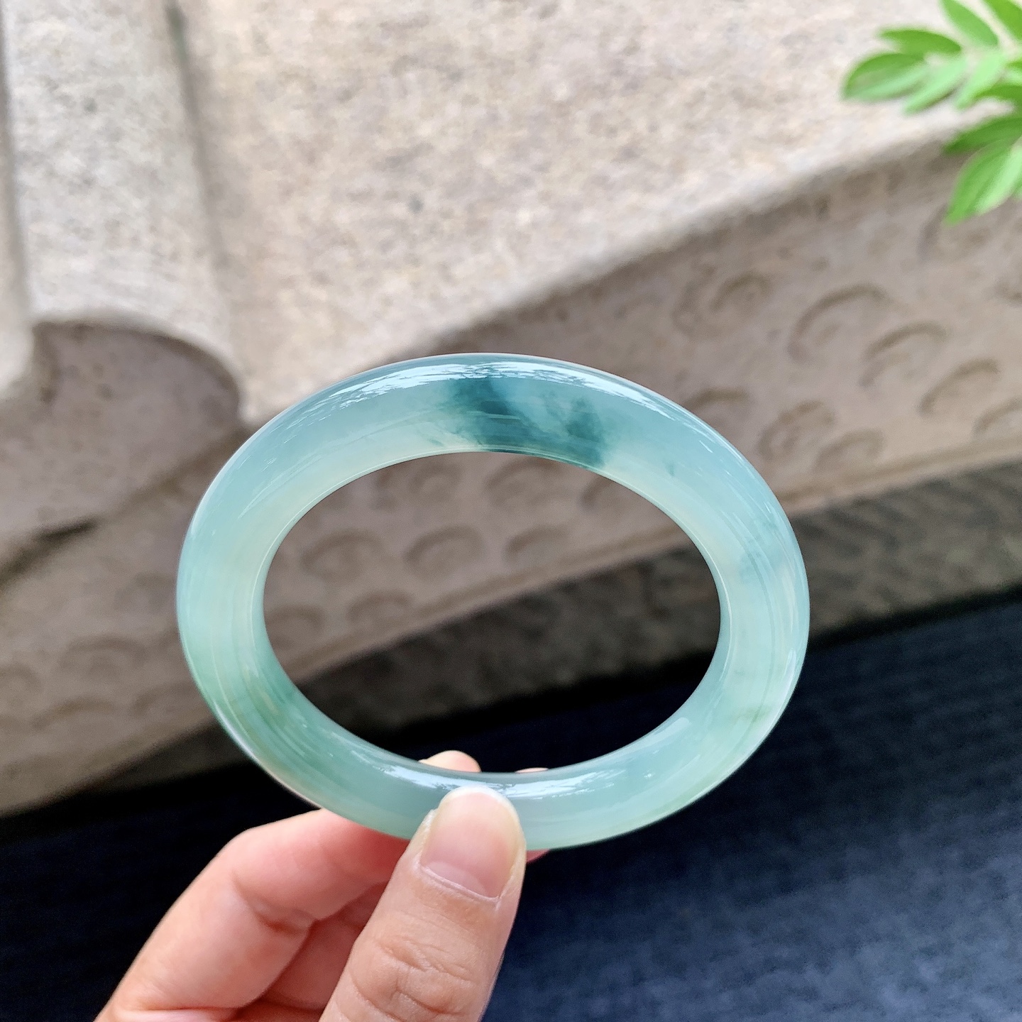 圆条54 55 圈口55/10/9.6 编码WW092451 糯冰飘绿，水润，种老，细腻，打灯有絮线