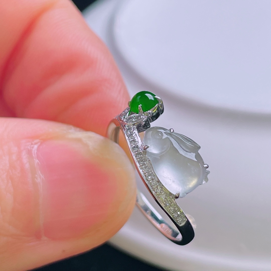 ️白冰戒指，18k镶嵌，老种起光，细底通透，尺寸：裸石9/6.7/2.5mm0930