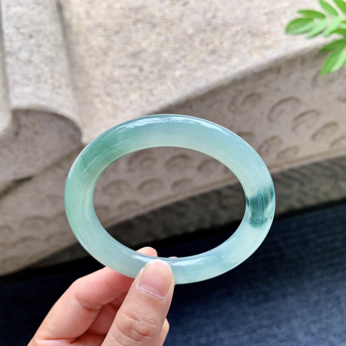 圆条54 55 圈口55/10/9.6 编码WW092451 糯冰飘绿，水润，种老，细腻，打灯有絮线