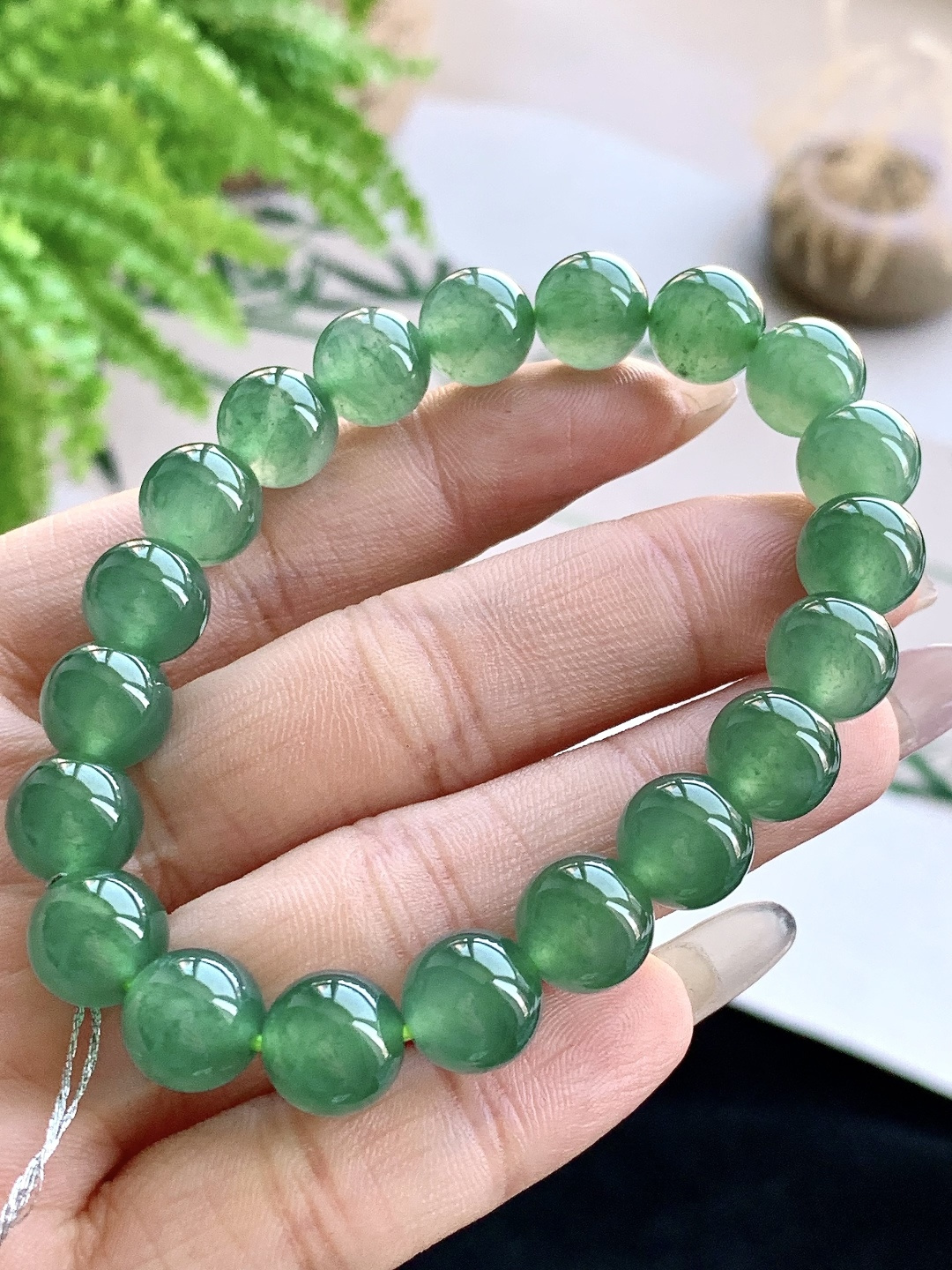 【珠子】️冰晴绿手串圆珠子手串 【说明】缅甸 性比高 【尺寸】9.7mm 【重量】33.8克