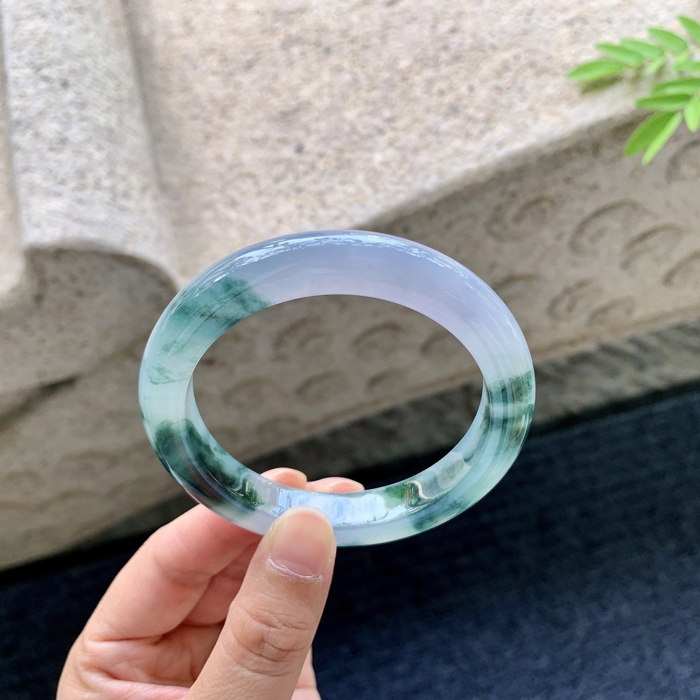 正圈55 56 圈口56/10.4/8.8 编码BA092562 冰糯飘花，水润，种老，细腻，打灯有絮线