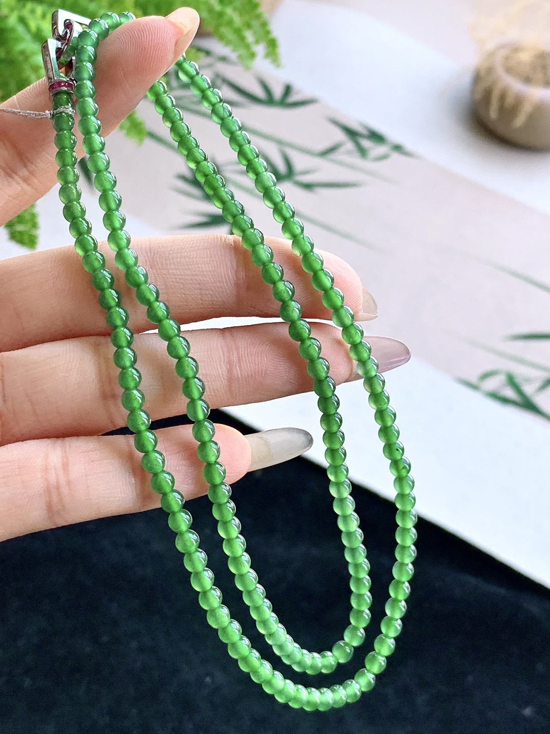 【珠子】️阳绿珠链圆珠子珠链 【说明】 性比高 【尺寸】3.8mm，30cm 【重量】18.5克