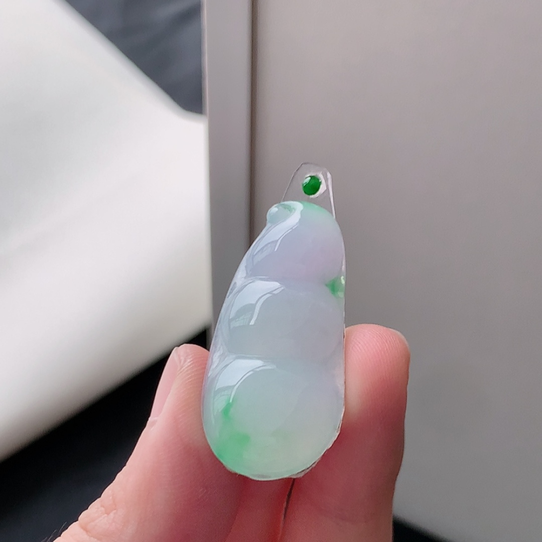 ️ 冰飘绿福豆挂件 冰润起胶感 色泽鲜艳无比 佩戴优雅气质 货号38514，37.3-17.1-3.8
