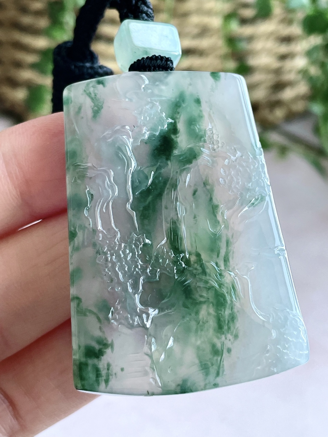 【裸石】飘花山水牌大山水牌吊坠 【说明】缅甸 无裂 性比高 厚装 【尺寸】50.2-35-6.2 【重量】31克