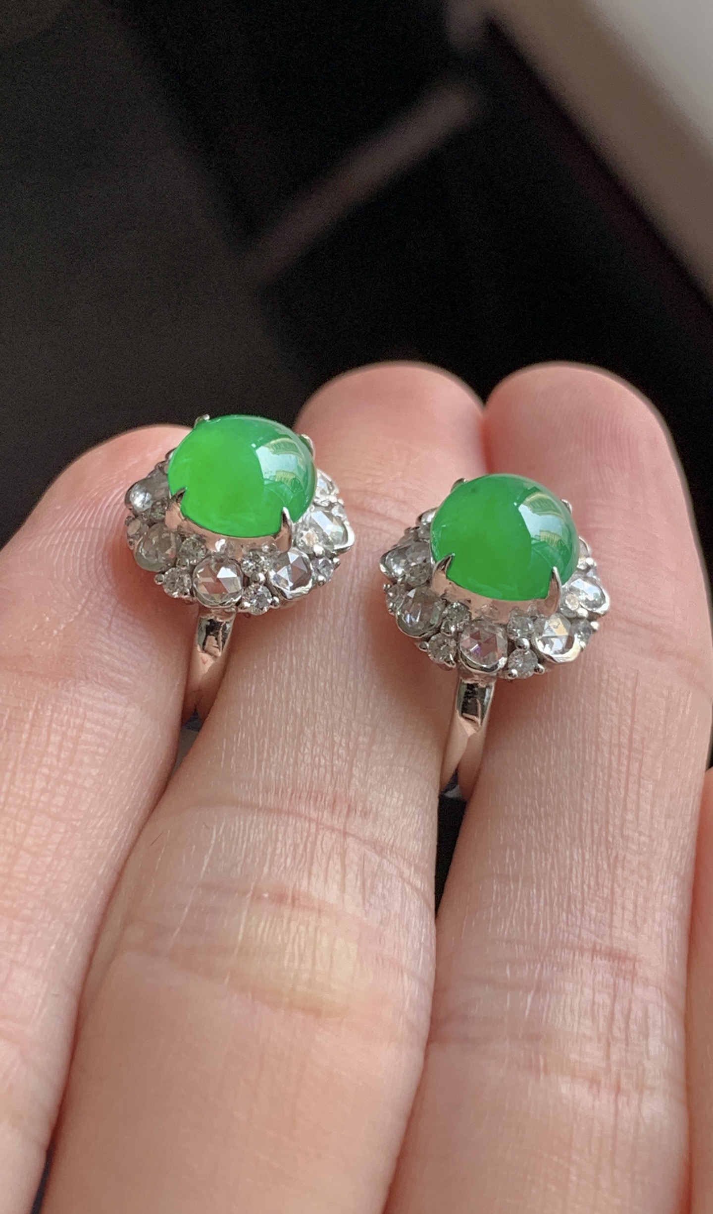 ️【18k金镶嵌蛋面耳坠一对】种老细腻，色阳浓郁起胶 尺寸：成品：12*11.5*8.8，裸石：7.6*7.2*2.6,c82101