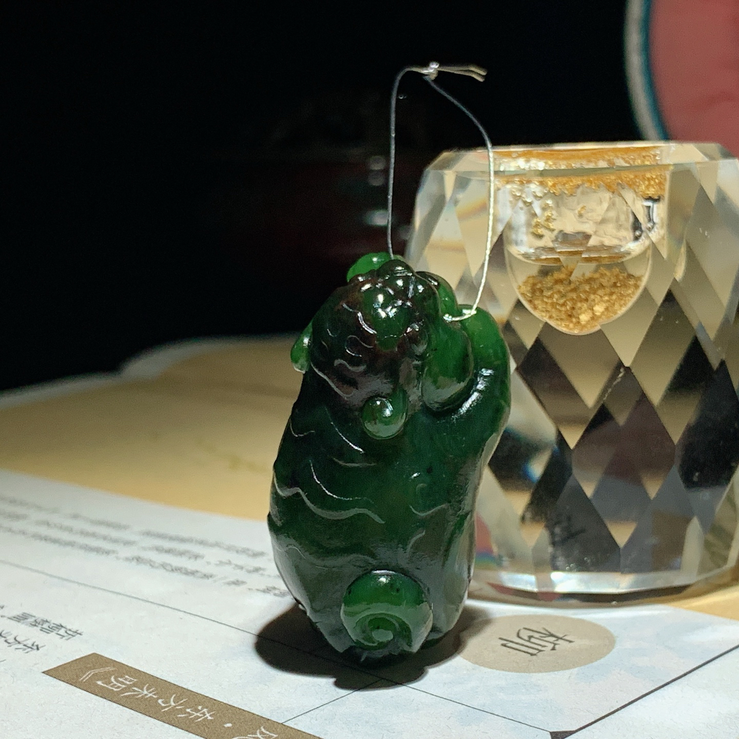 和田玉俄罗斯碧玉阳绿老虎挂件！尺寸39/21/19重27.5克 玉质细腻油润 底色纯净 脂粉好，品质好。lt260930
