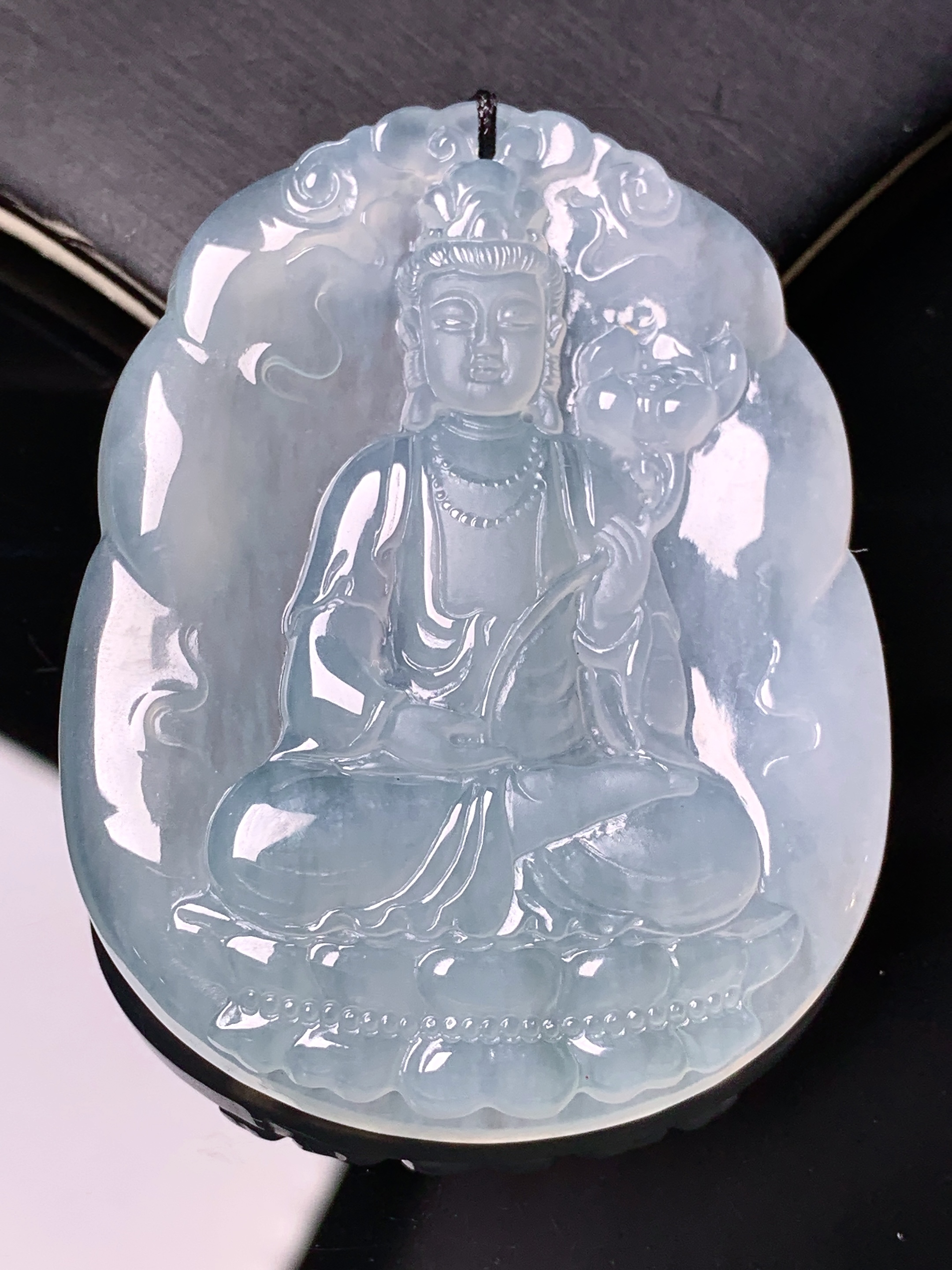 冰种观音菩萨吊坠 玉质细腻 色泽艳丽清新 水润亮眼 整体尺寸54.5*43.2*5.8 b2