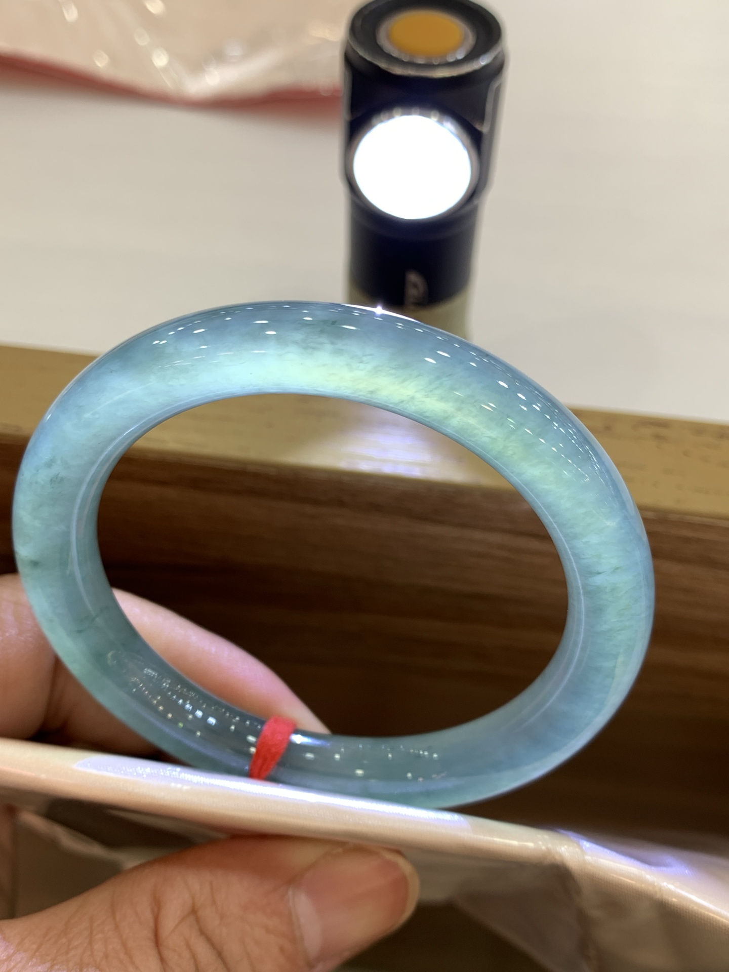 湖水绿圆条 51.3-8.7-8.5 1001-118MJ04610 无裂，实物偏晴绿底