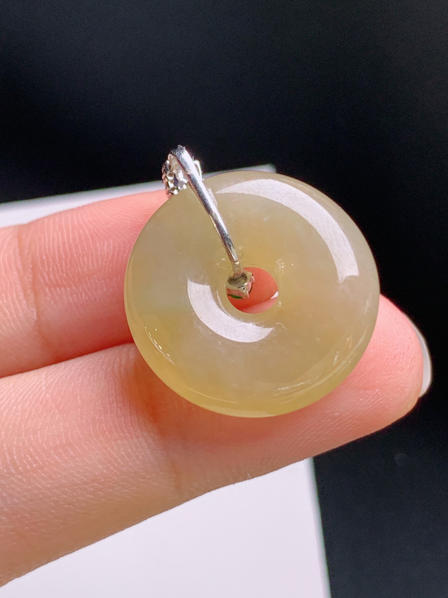 ️ 黄翡平安扣吊坠，蜜蜡黄饱满，绿蛋钻扣，寓意福气圆满 裸石20.5-5.5 整体24.5 68
