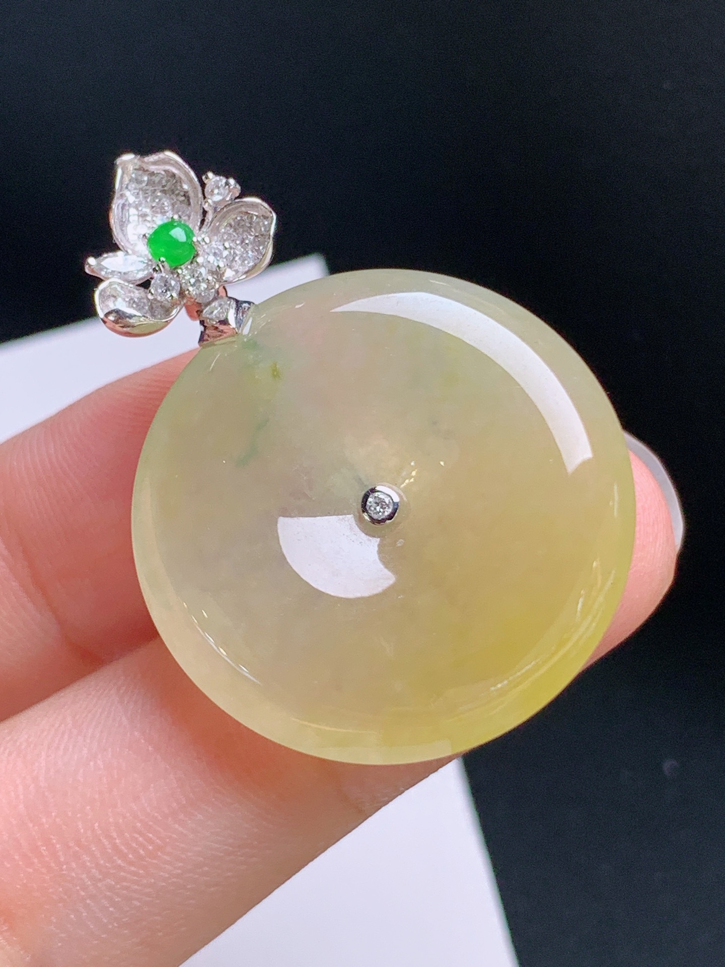 ️ 黄翡平安扣吊坠，暖黄温润，花型钻扣，寓意福气平安 裸石26.1-6 整体36.5 68