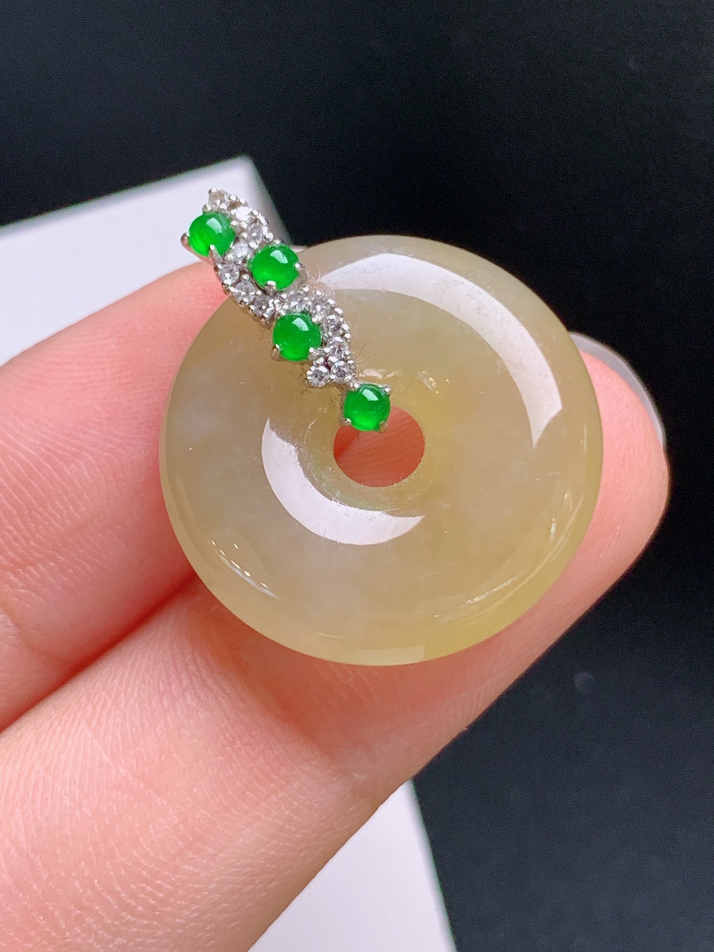 ️ 黄翡平安扣吊坠，蜜蜡黄饱满，绿蛋钻扣，寓意福气圆满 裸石20.5-5.5 整体24.5 68