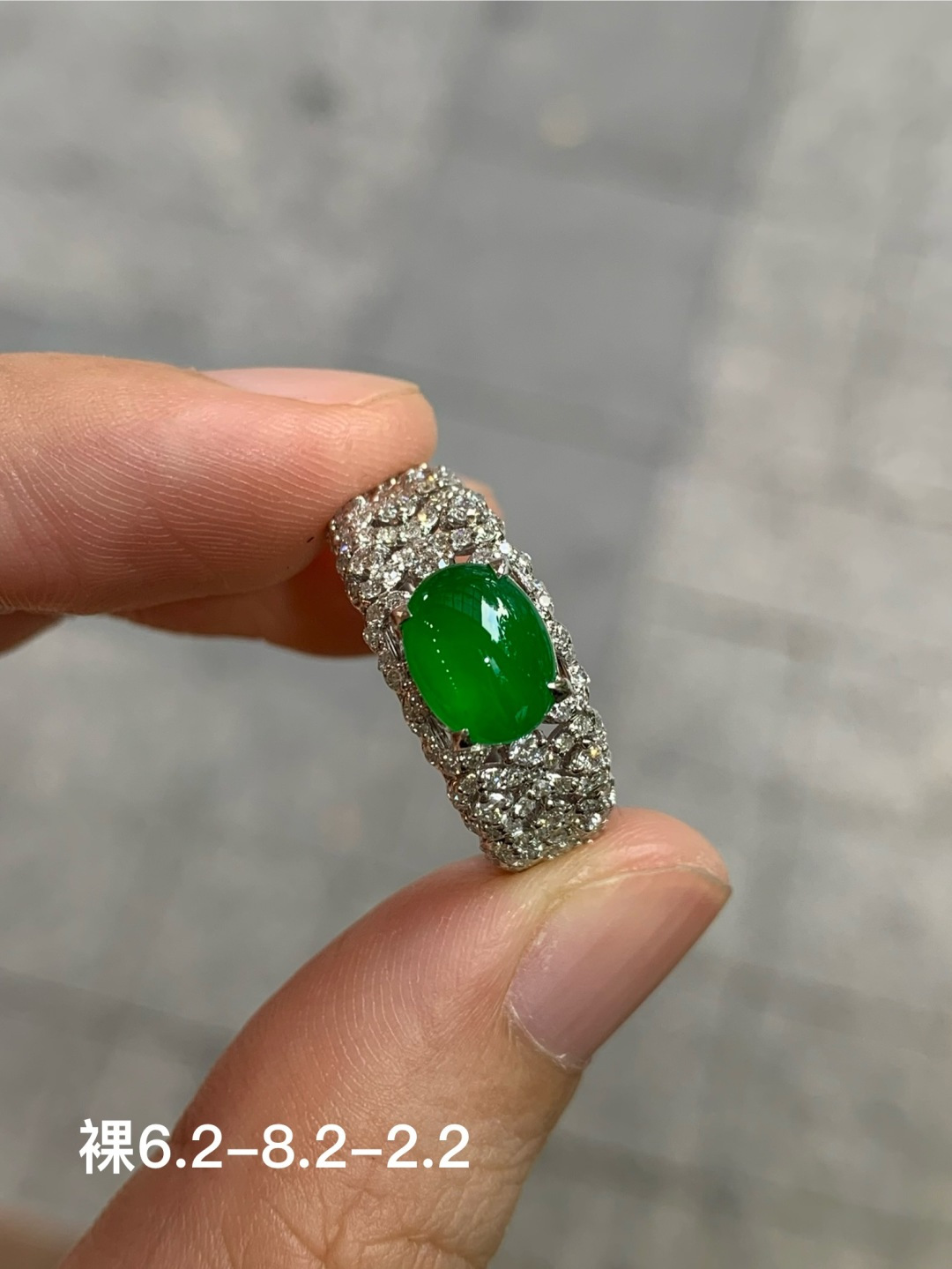 ️阳绿蛋面戒指，无裂，18k金镶嵌，6.2-8.2-2.2