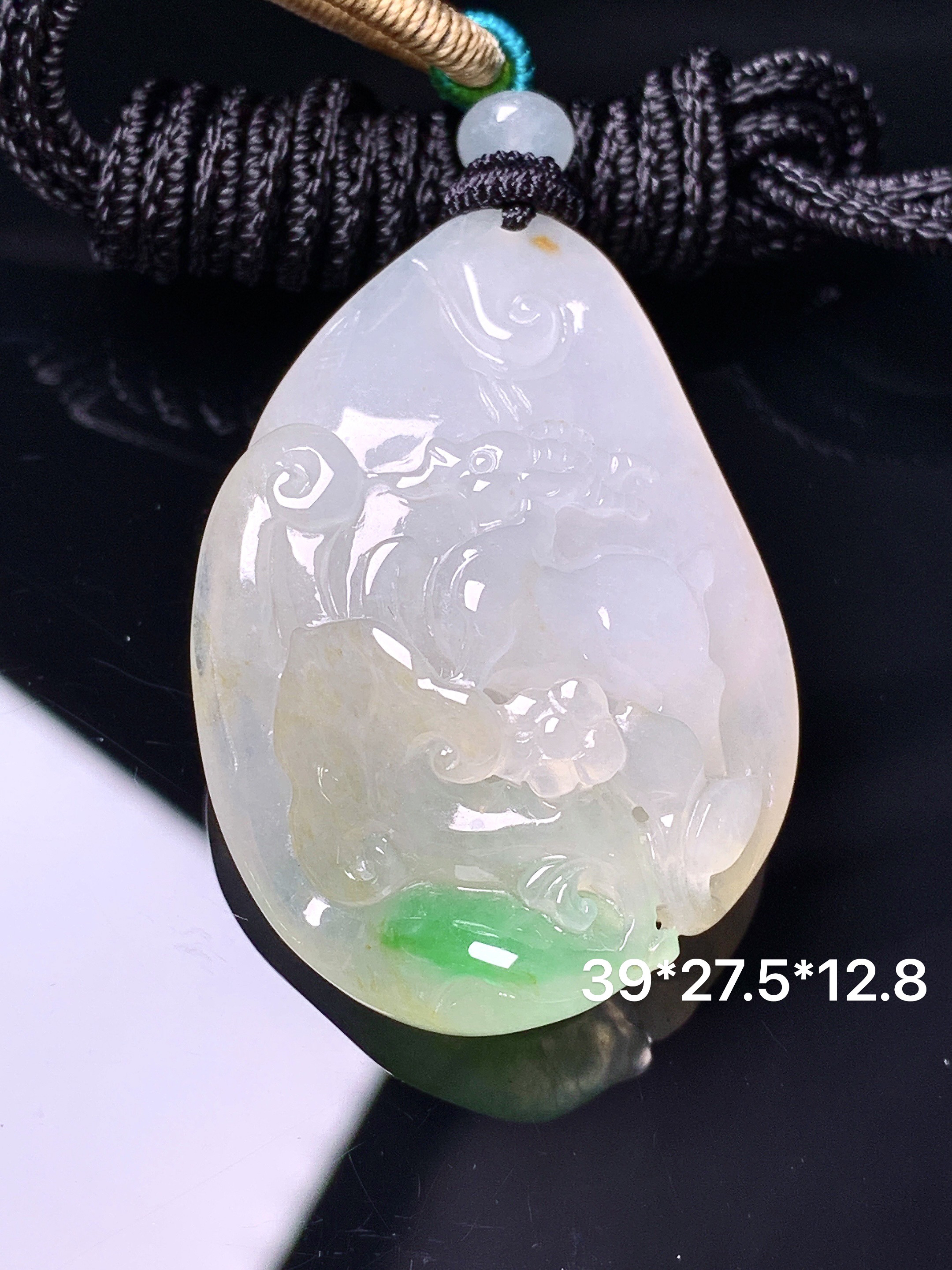 飘黄绿翡花件吊坠 玉质细腻 色泽艳丽清新 水润亮眼 整体尺寸39*27.5*12.8 w1