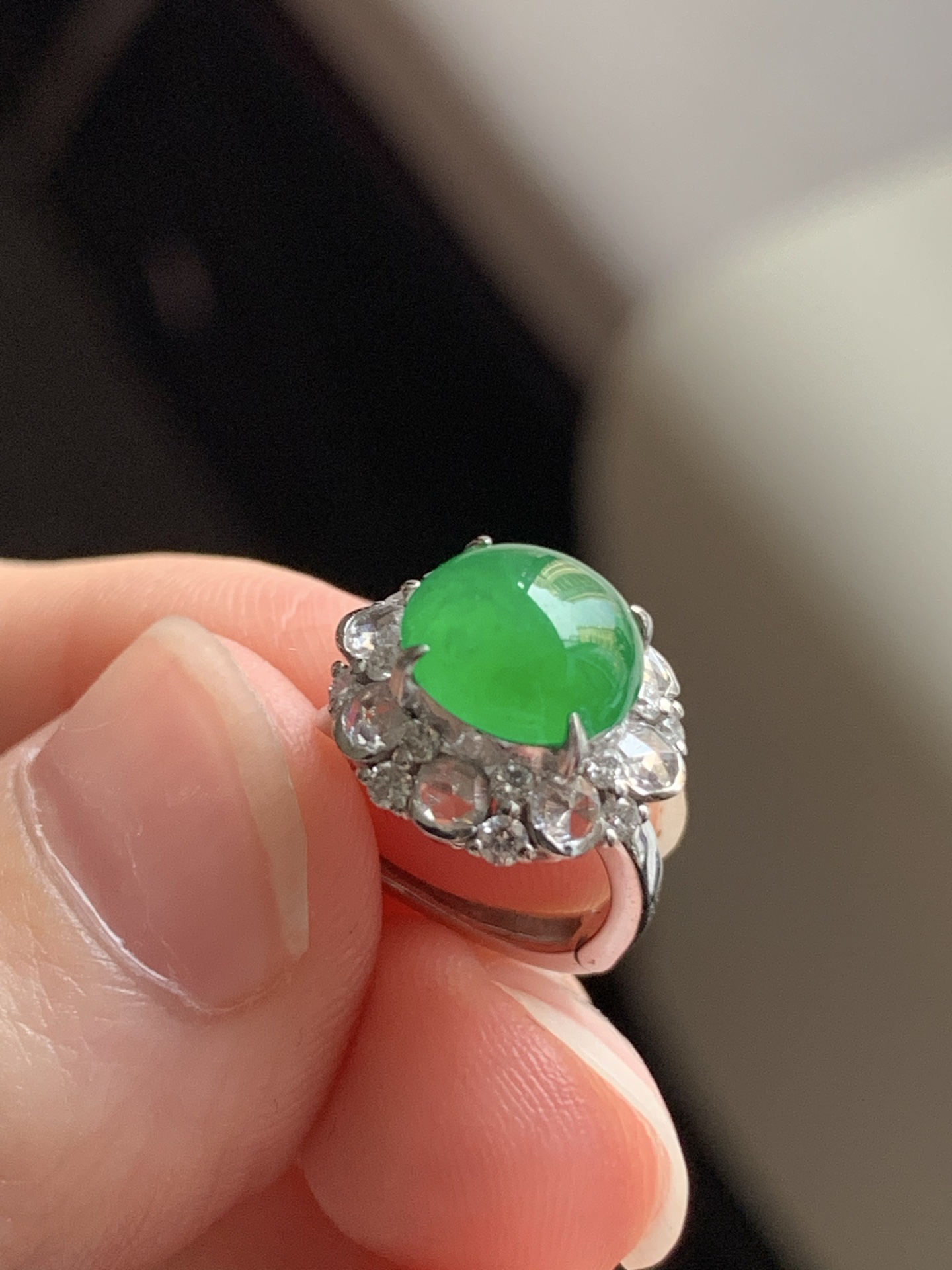 ️【18k金镶嵌蛋面耳坠一对】种老细腻，色阳浓郁起胶 尺寸：成品：12*11.5*8.8，裸石：7.6*7.2*2.6,c82101