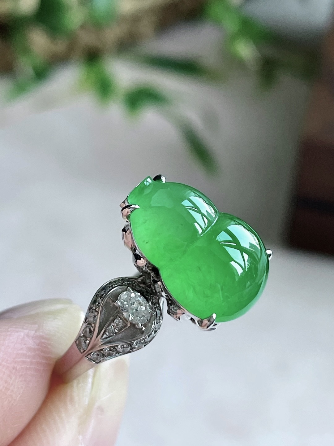 【镶嵌】冰种正阳绿葫芦两用款（戒指 吊坠）【说明】缅甸 18k金镶嵌 无裂 性比高 【整体】20-9.8-9.4【裸石】14-9.6-3.4【圈口】12.5号【重量】7.3克