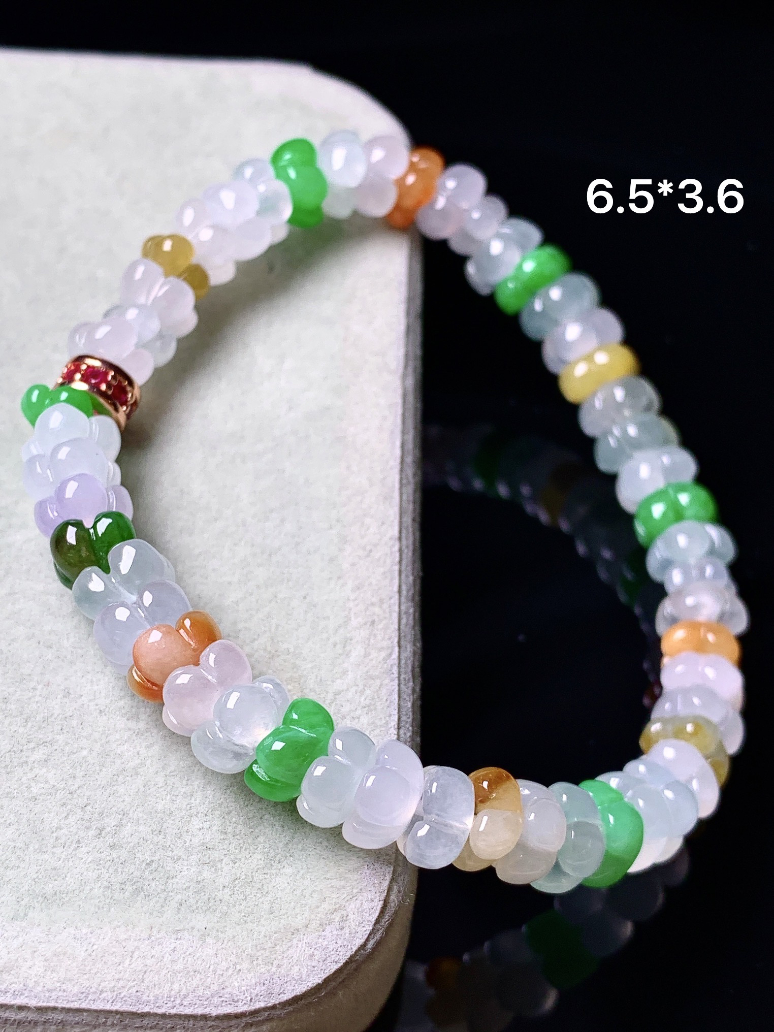 多彩梅花手链 玉质细腻 色泽艳丽清新 水润亮眼 整体尺寸6.5*3.6 w1