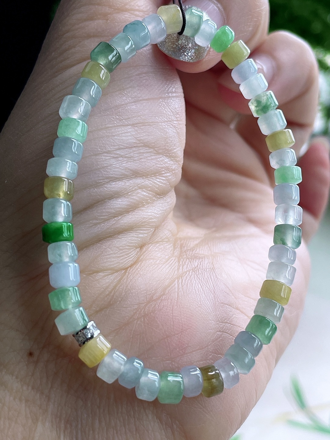 【珠子】冰多宝手串筒珠手串 【说明】缅甸 925银镶嵌 性比高 【尺寸】4.7-3mm 【重量】8.5克