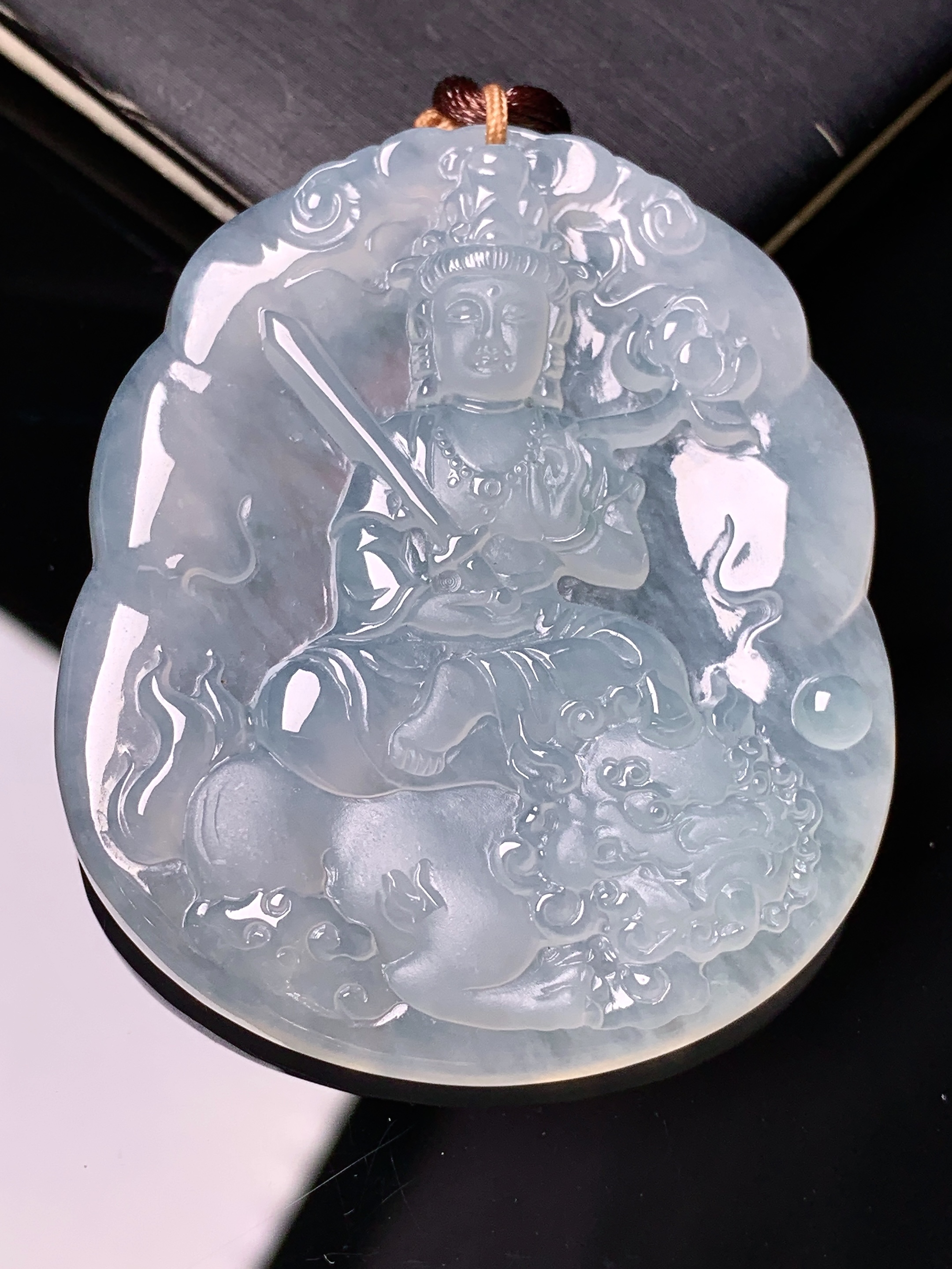 冰种文殊观音菩萨吊坠 玉质细腻 色泽艳丽清新 水润亮眼 整体尺寸49.8*42.5*5.6 b2