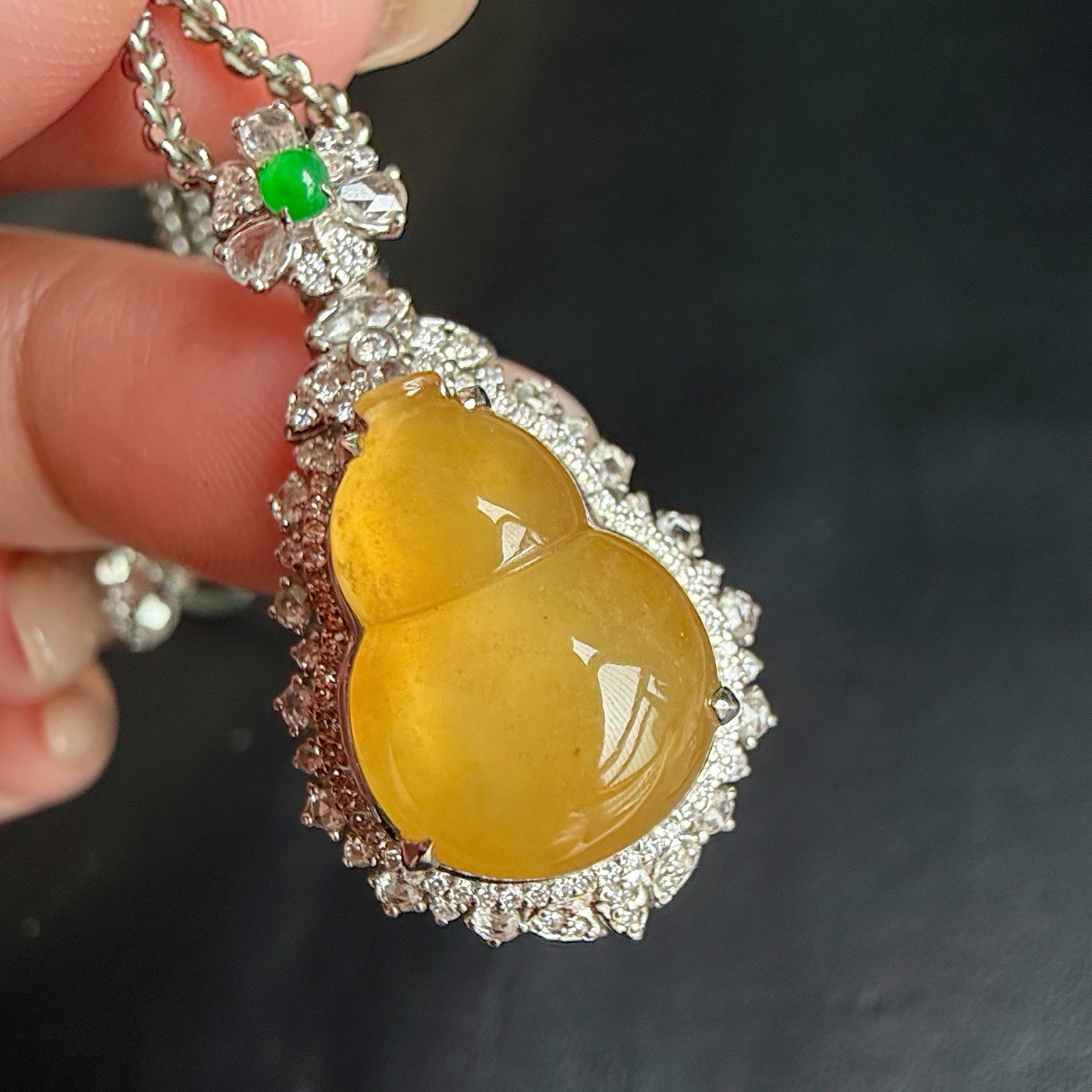 ️ 自然光实拍 缅甸翡翠A货 冰种黄翡葫芦吊坠 厚装 饱满 时尚靓丽款设计 豪华镶 18k金钻石 无裂