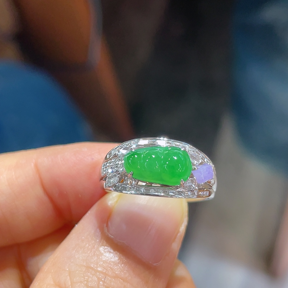 ️精美戒指，无裂，18k金镶嵌，种水，重金镶嵌，南非钻镶，高端大气，性比高，戒指：13.5圈口，裸