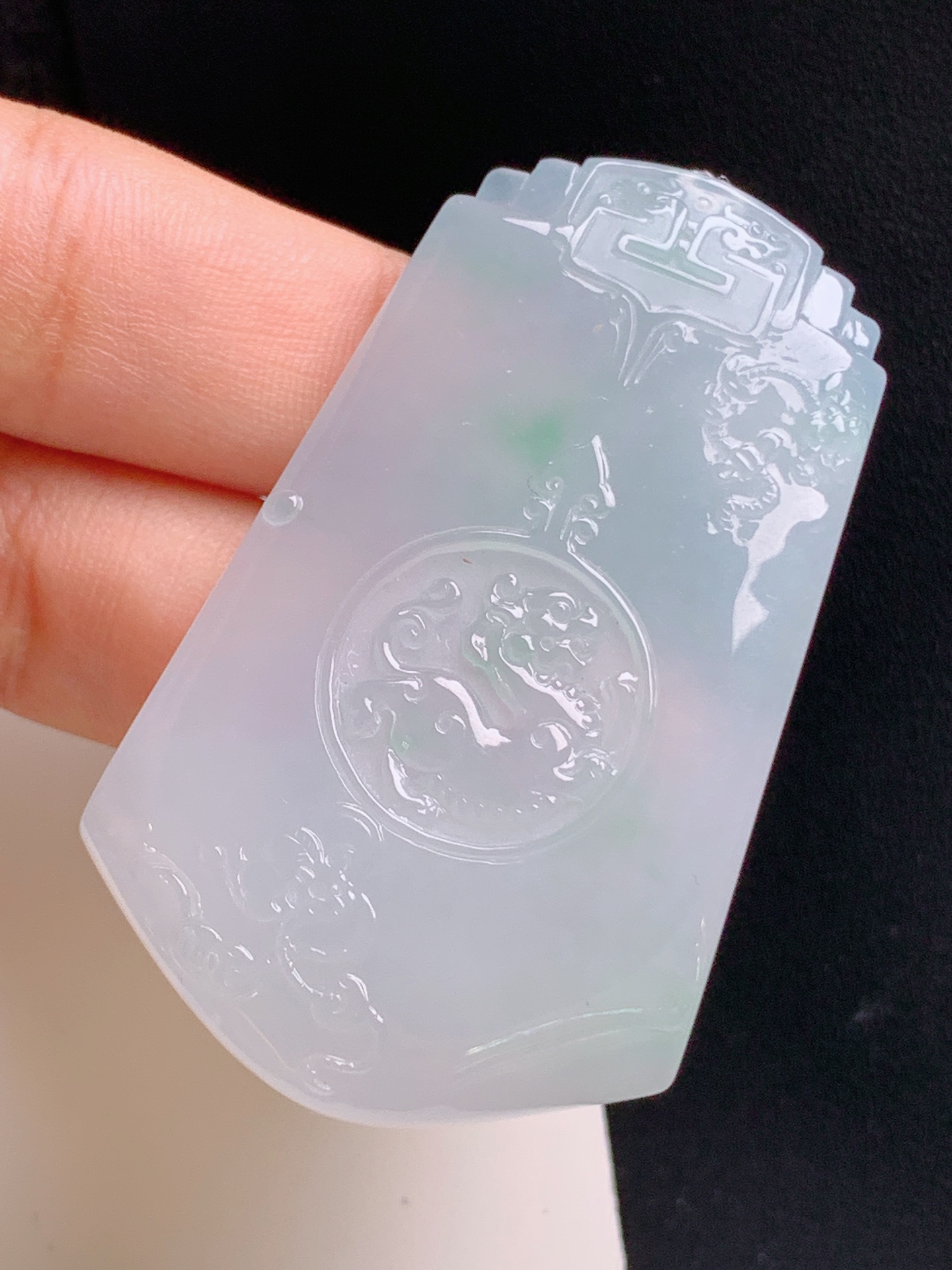 ️ 冰飘绿仿古无事牌，胶感十足，雕工精细，底色淡雅 裸石55.9-33.8-6.4 18