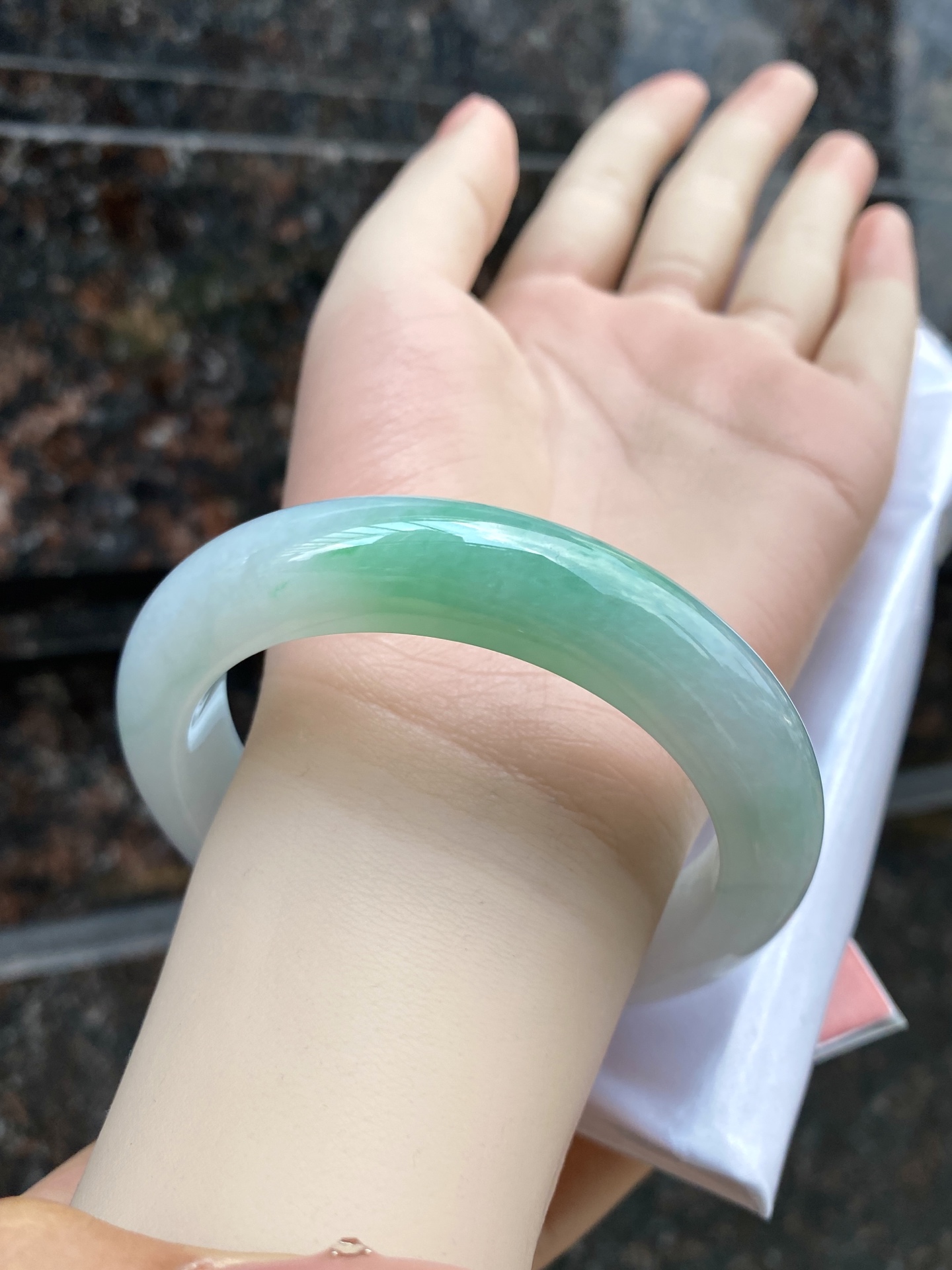 飘绿正圈手镯 尺寸：58.1-13.2-10.3 0CSL261001