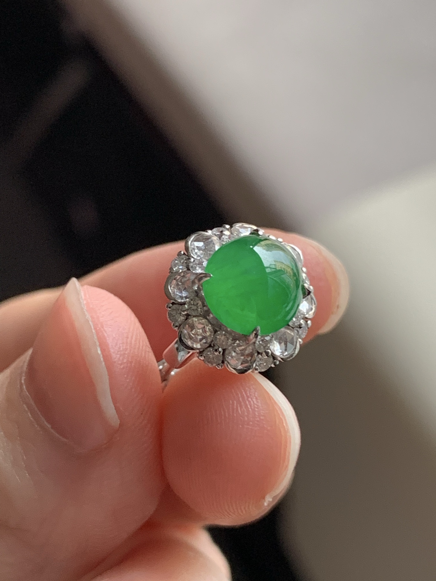 ️【18k金镶嵌蛋面耳坠一对】种老细腻，色阳浓郁起胶 尺寸：成品：12*11.5*8.8，裸石：7.6*7.2*2.6,c82101