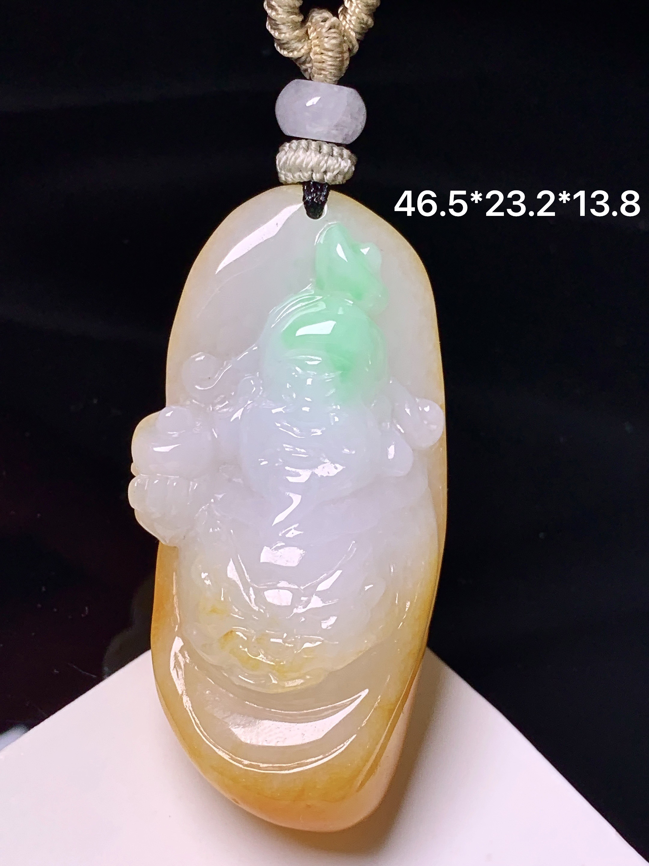 飘黄绿翡财神吊坠 玉质细腻 色泽艳丽清新 水润亮眼 整体尺寸46.5*23.2*13.8 w1