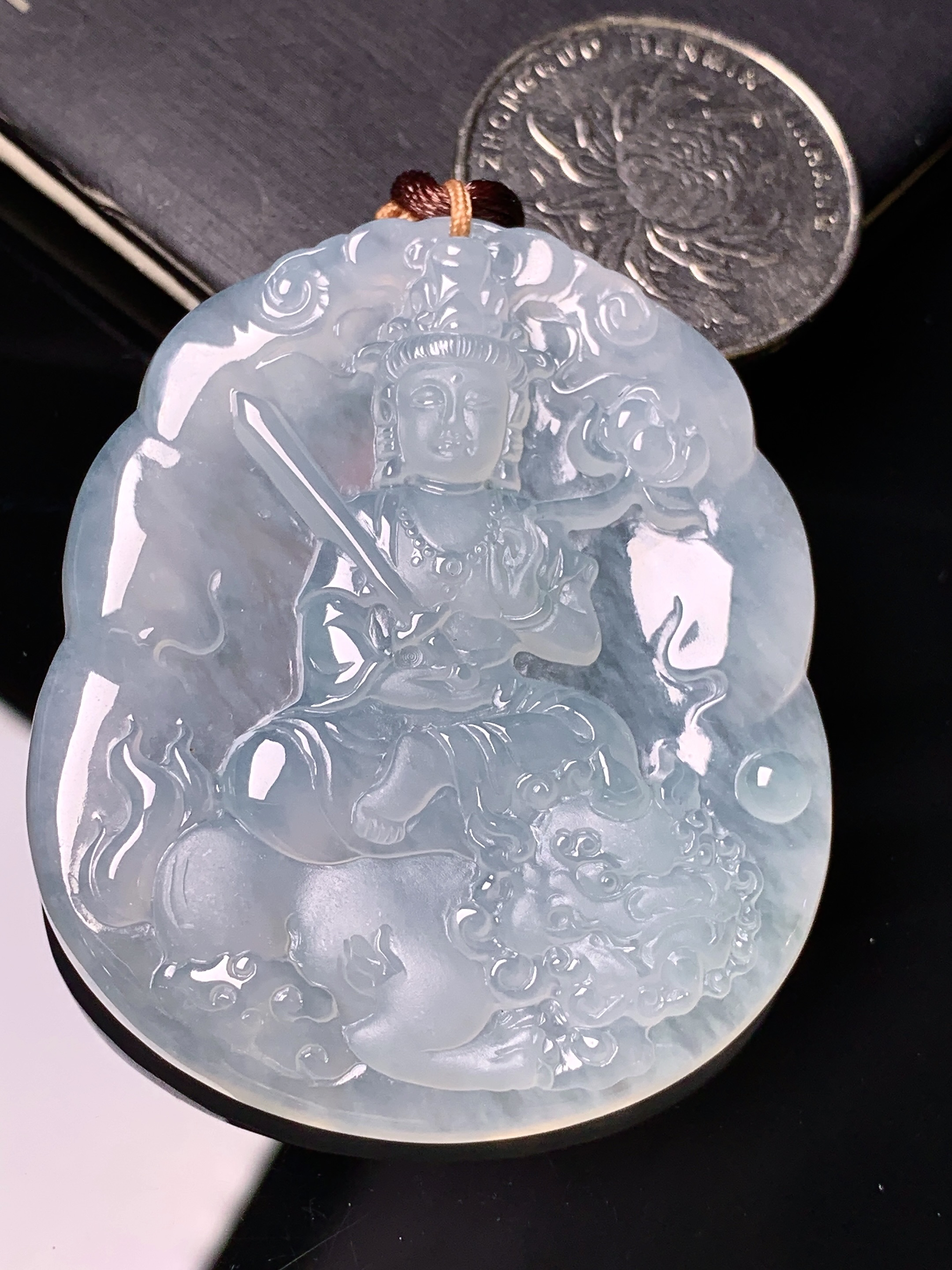 冰种文殊观音菩萨吊坠 玉质细腻 色泽艳丽清新 水润亮眼 整体尺寸49.8*42.5*5.6 b2