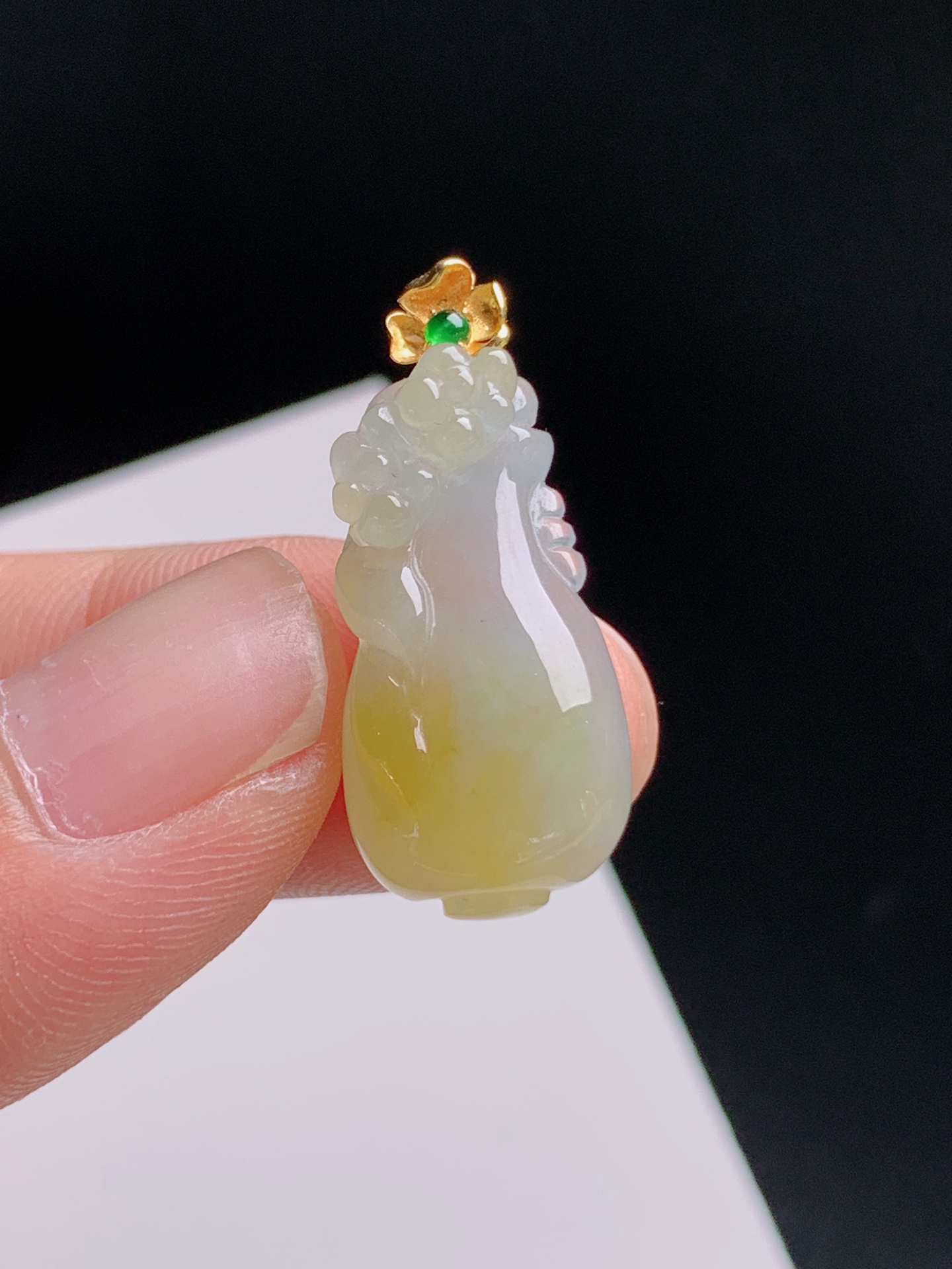 ️ 黄翡花瓶吊坠，莹润通透，线条圆润 裸石22.3-11.3-7 整体26.1 530928