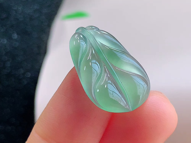 ️ 叶子，无裂，尺寸22.0-15.1-2.6mm，包A附证书