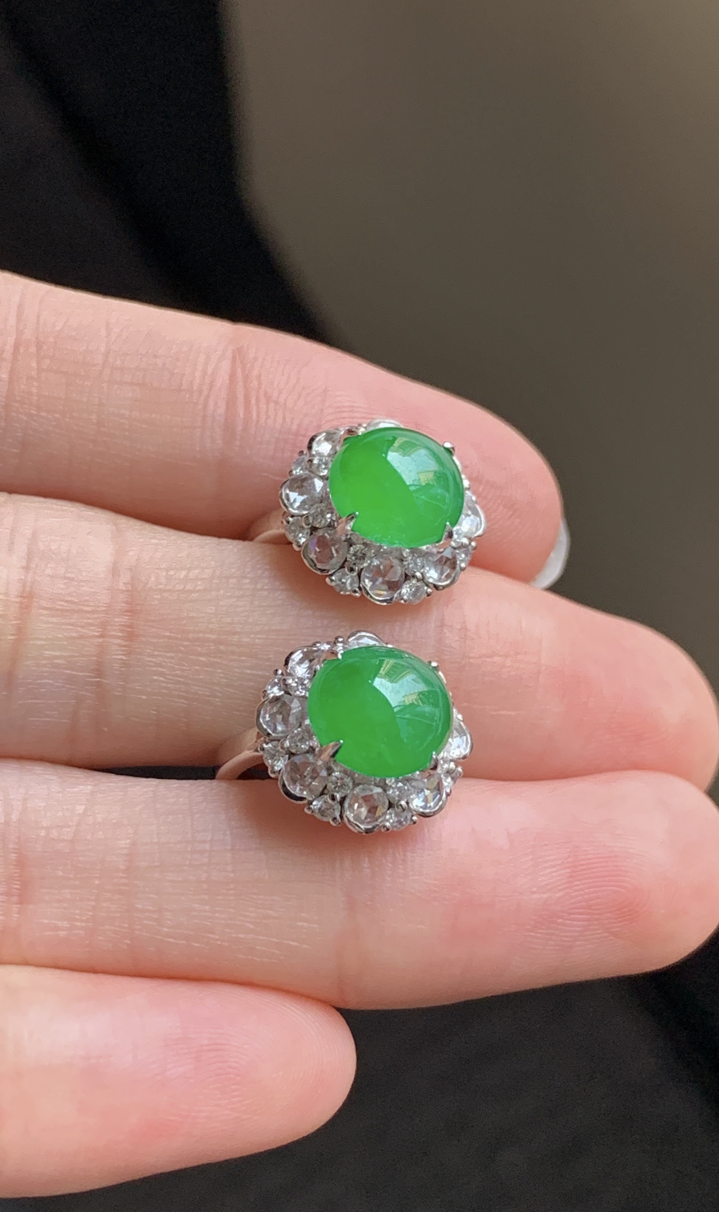 ️【18k金镶嵌蛋面耳坠一对】种老细腻，色阳浓郁起胶 尺寸：成品：12*11.5*8.8，裸石：7.6*7.2*2.6,c82101